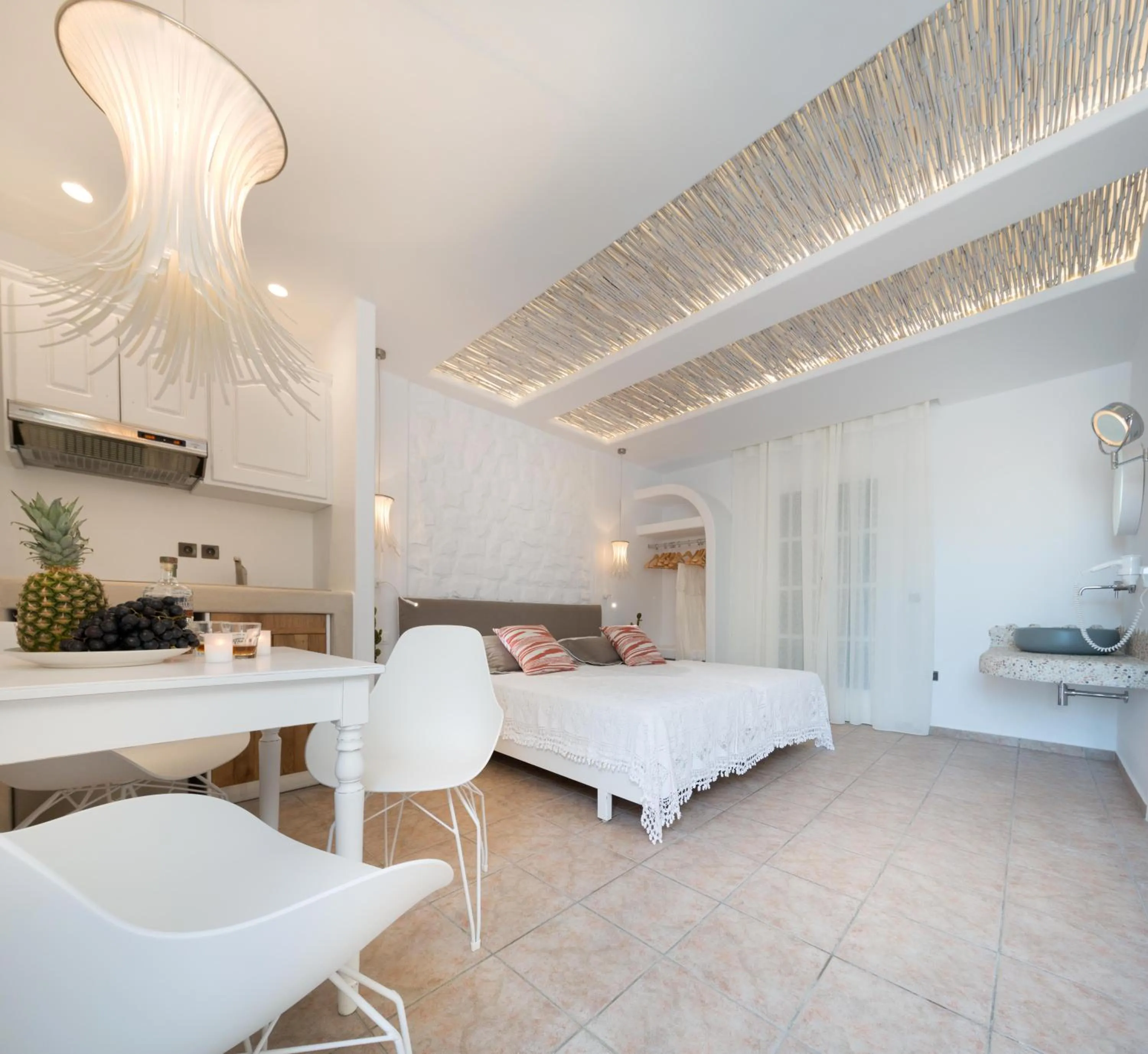 Photo of the whole room, Bed in Spiros