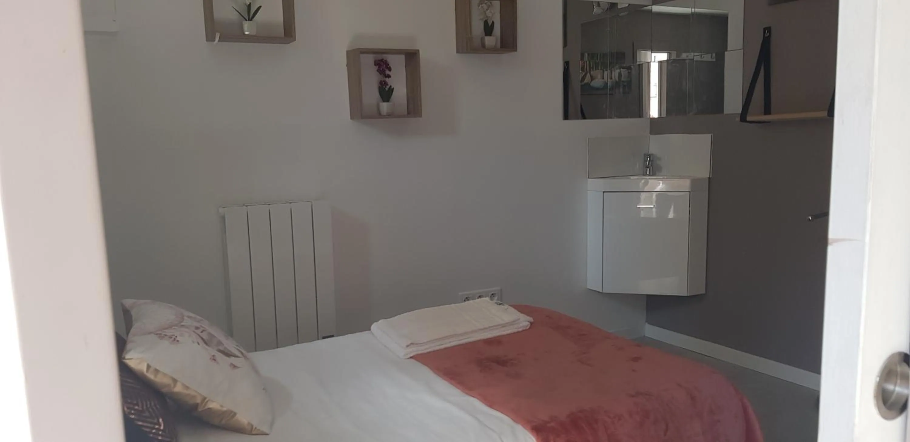 Photo of the whole room, Bed in Hôtel Le Saint Patrice