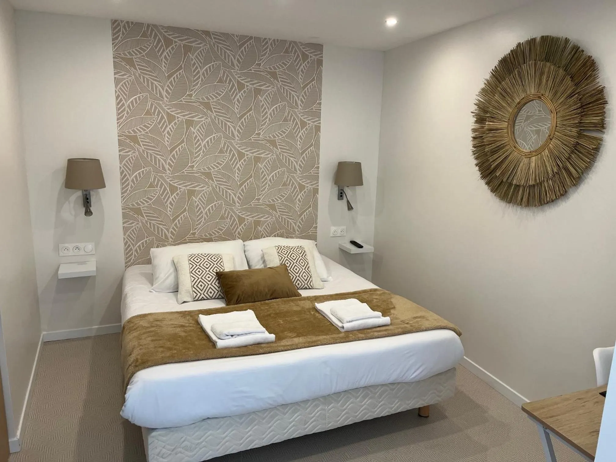 Bedroom, Bed in Hôtel Le Saint Patrice