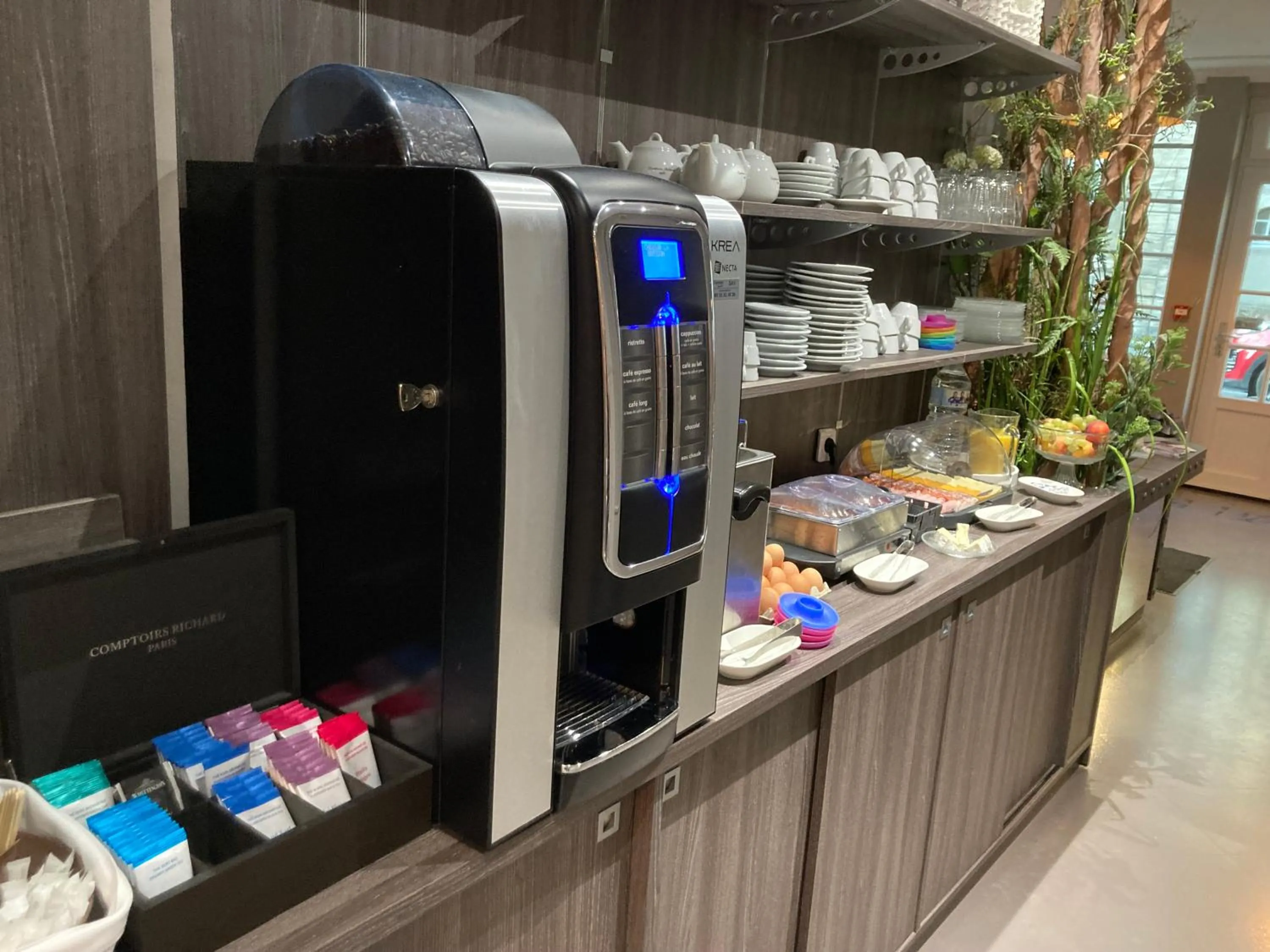 Buffet breakfast in Hôtel Le Saint Patrice