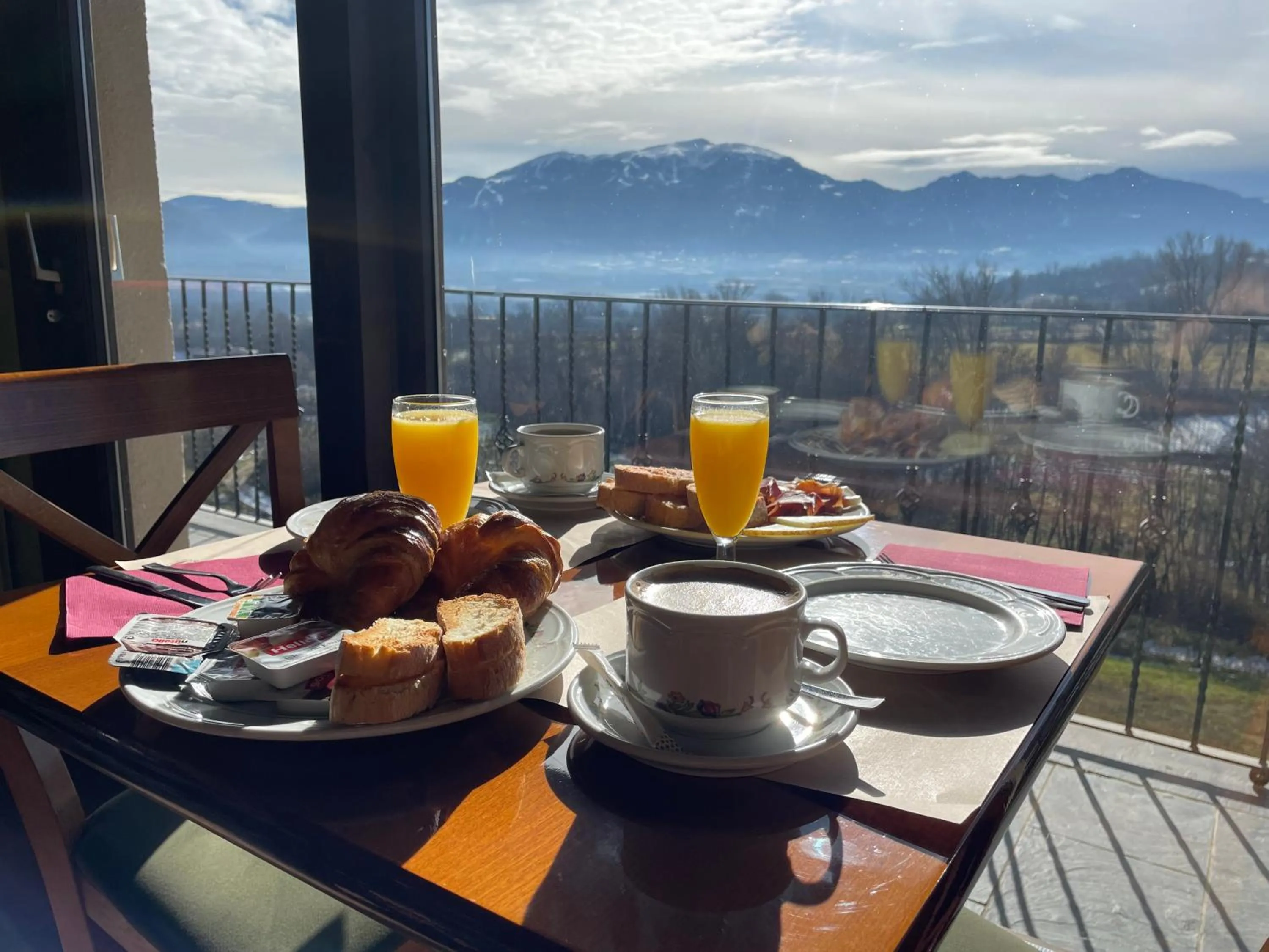 Breakfast in Hotel Cal Martri