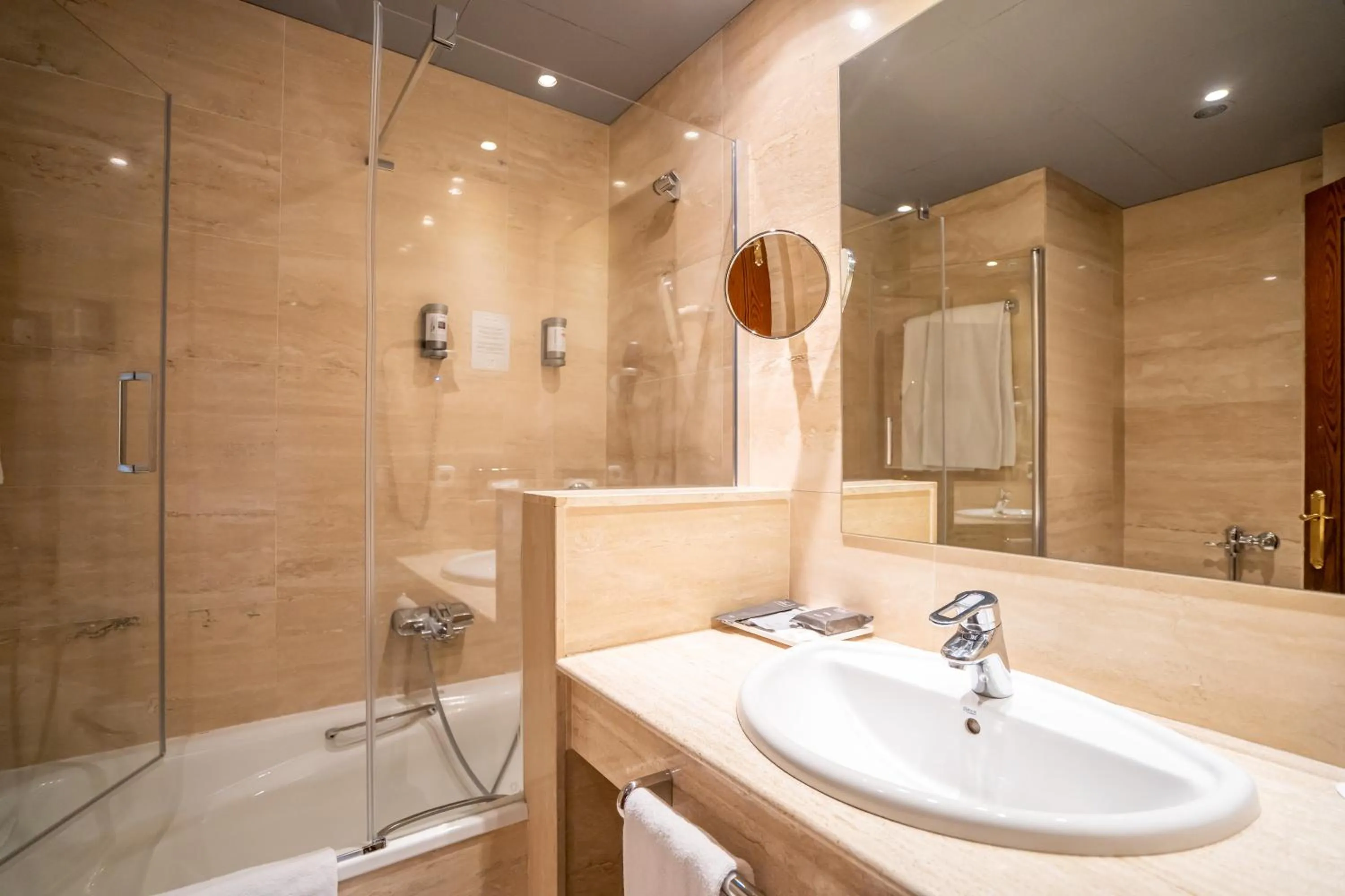 Bathroom in Abba Xalet Suites Hotel