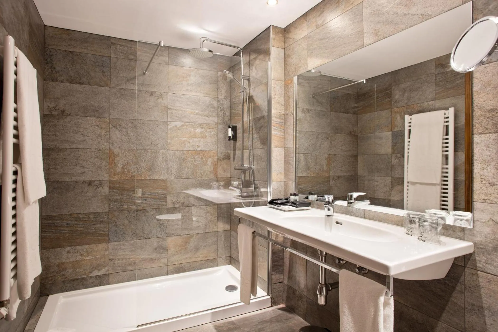 Shower in Abba Xalet Suites Hotel