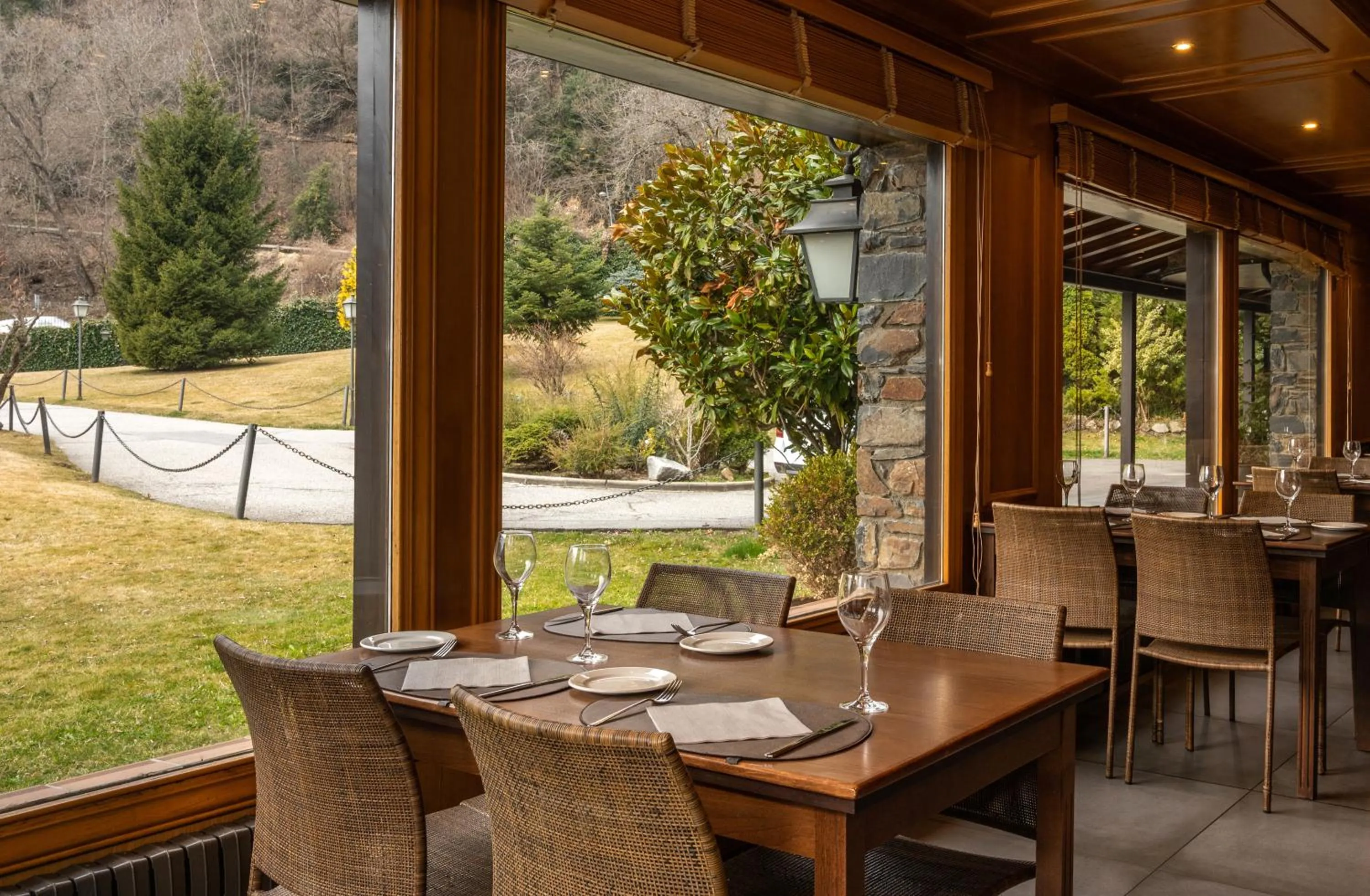 Restaurant/places to eat in Abba Xalet Suites Hotel