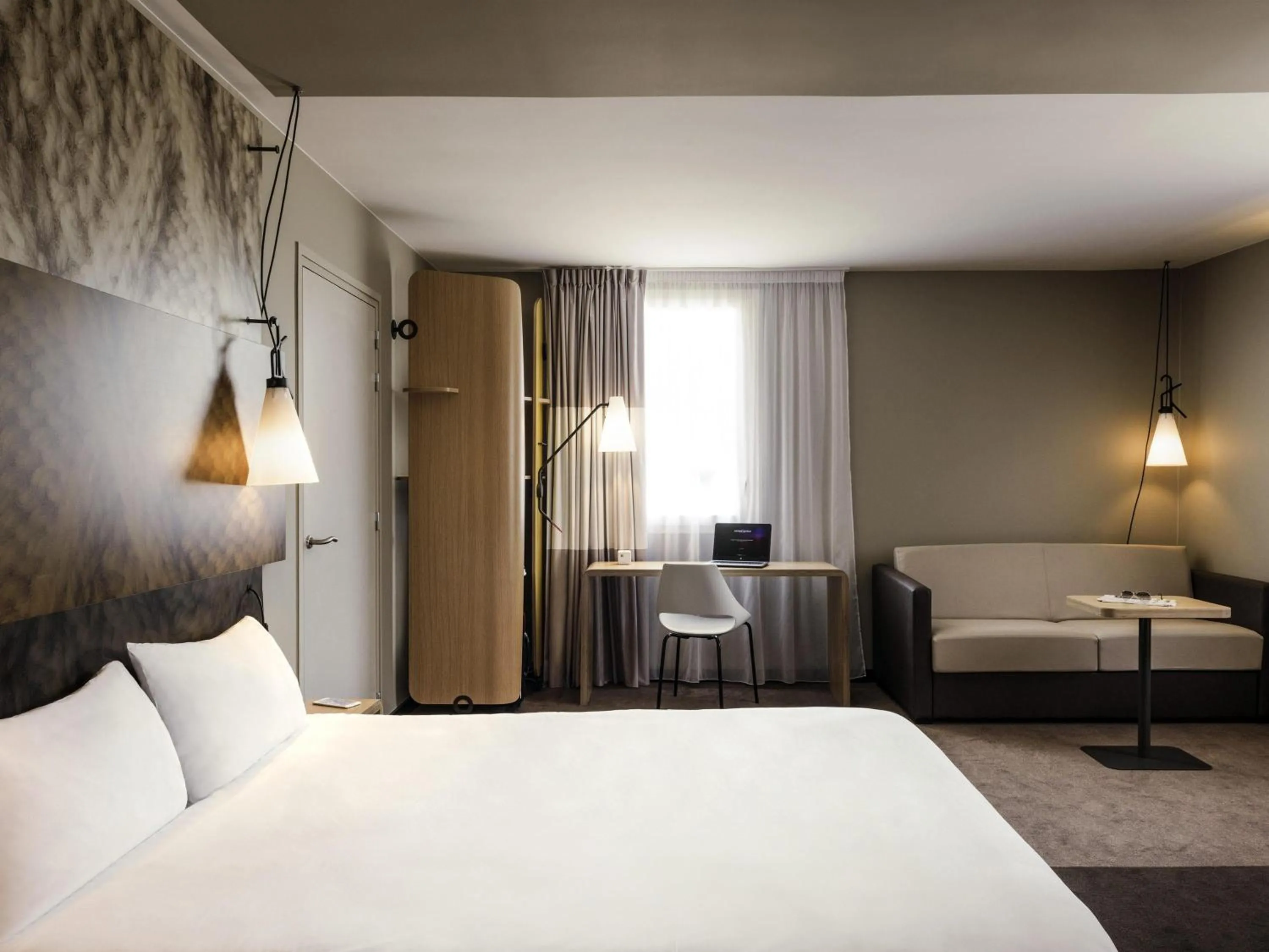 Bedroom, Bed in ibis Saint Quentin en Yvelines - Vélodrome