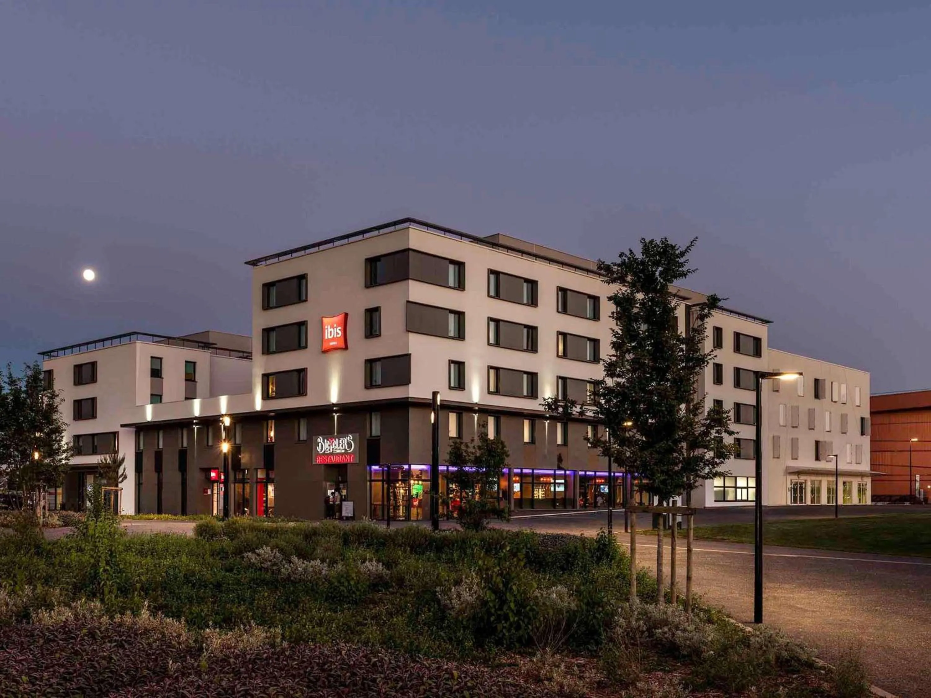 Property building in ibis Saint Quentin en Yvelines - Vélodrome