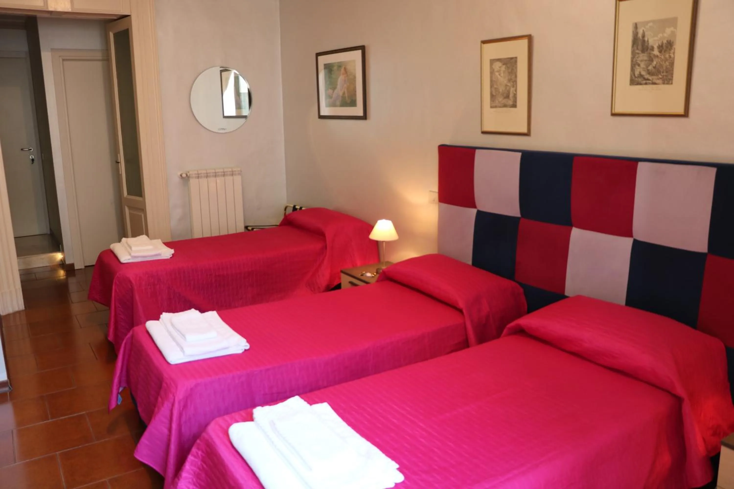 Bedroom, Bed in L'elefante