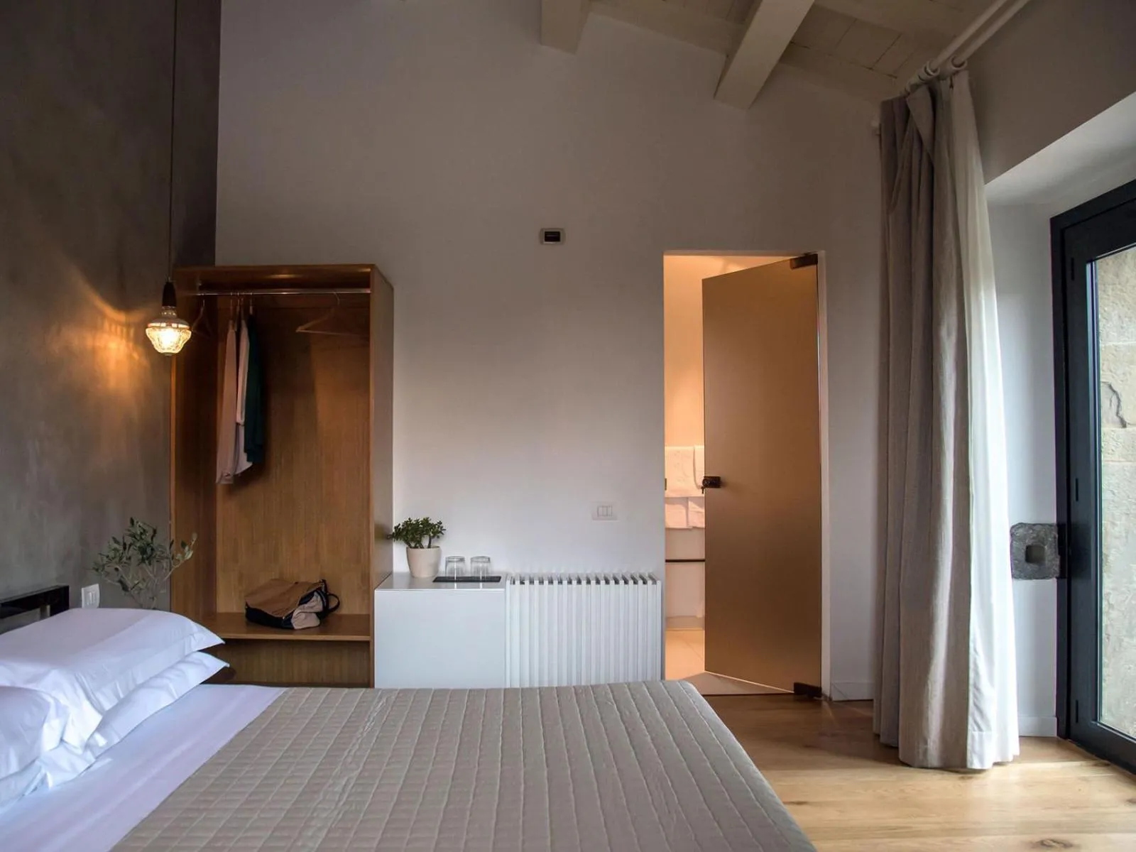 Bed in Talè Restaurant & Suite