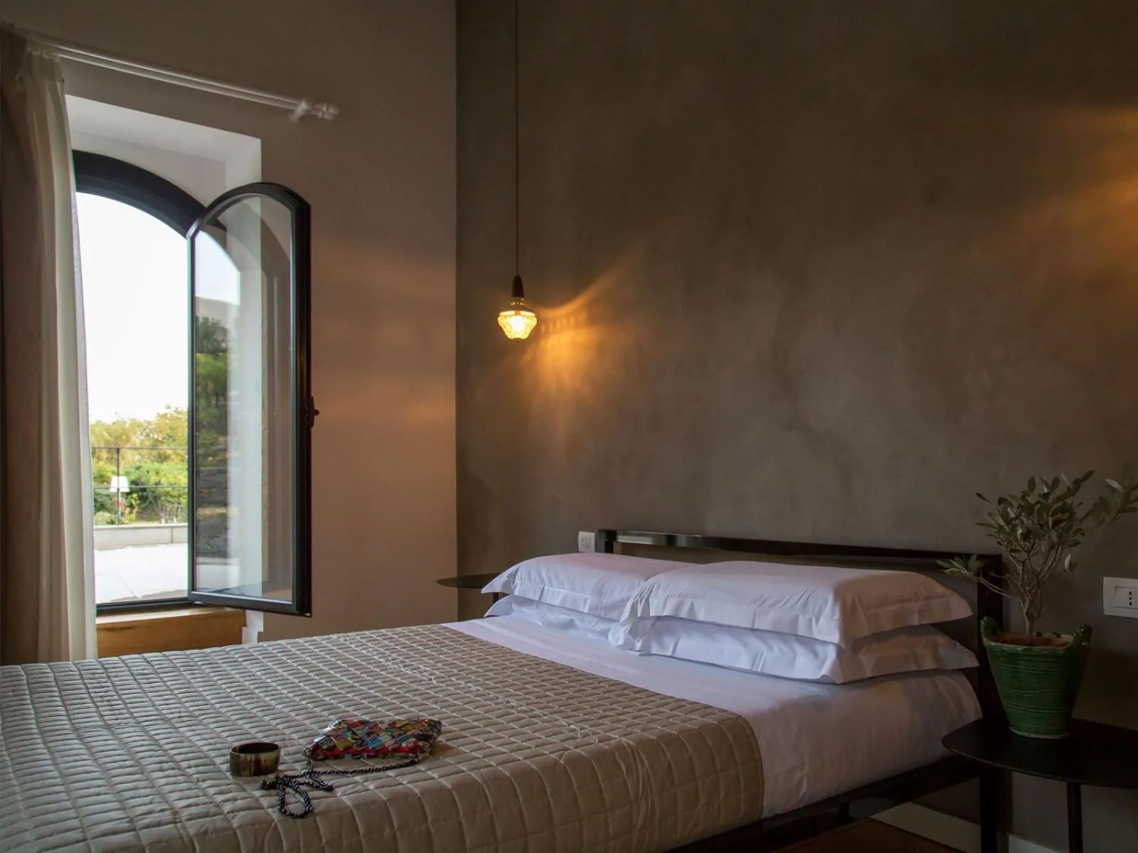 Bed in Talè Restaurant & Suite