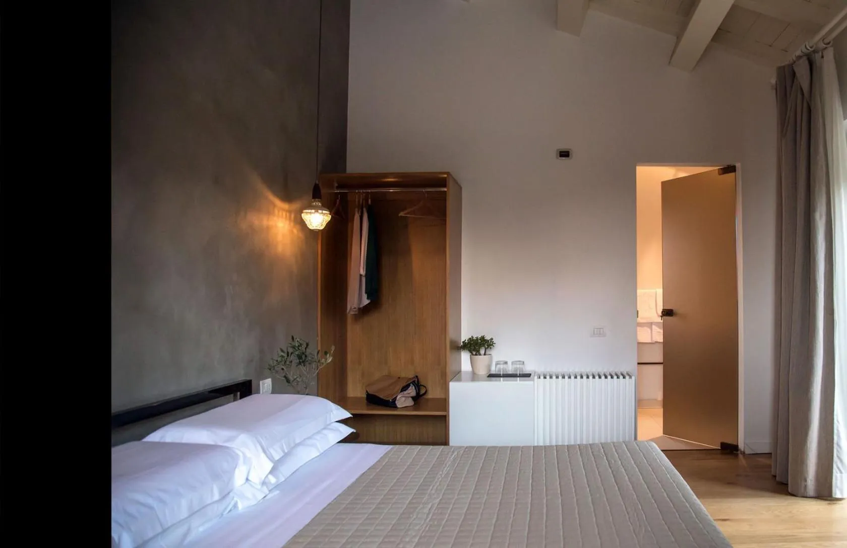 Bed in Talè Restaurant & Suite