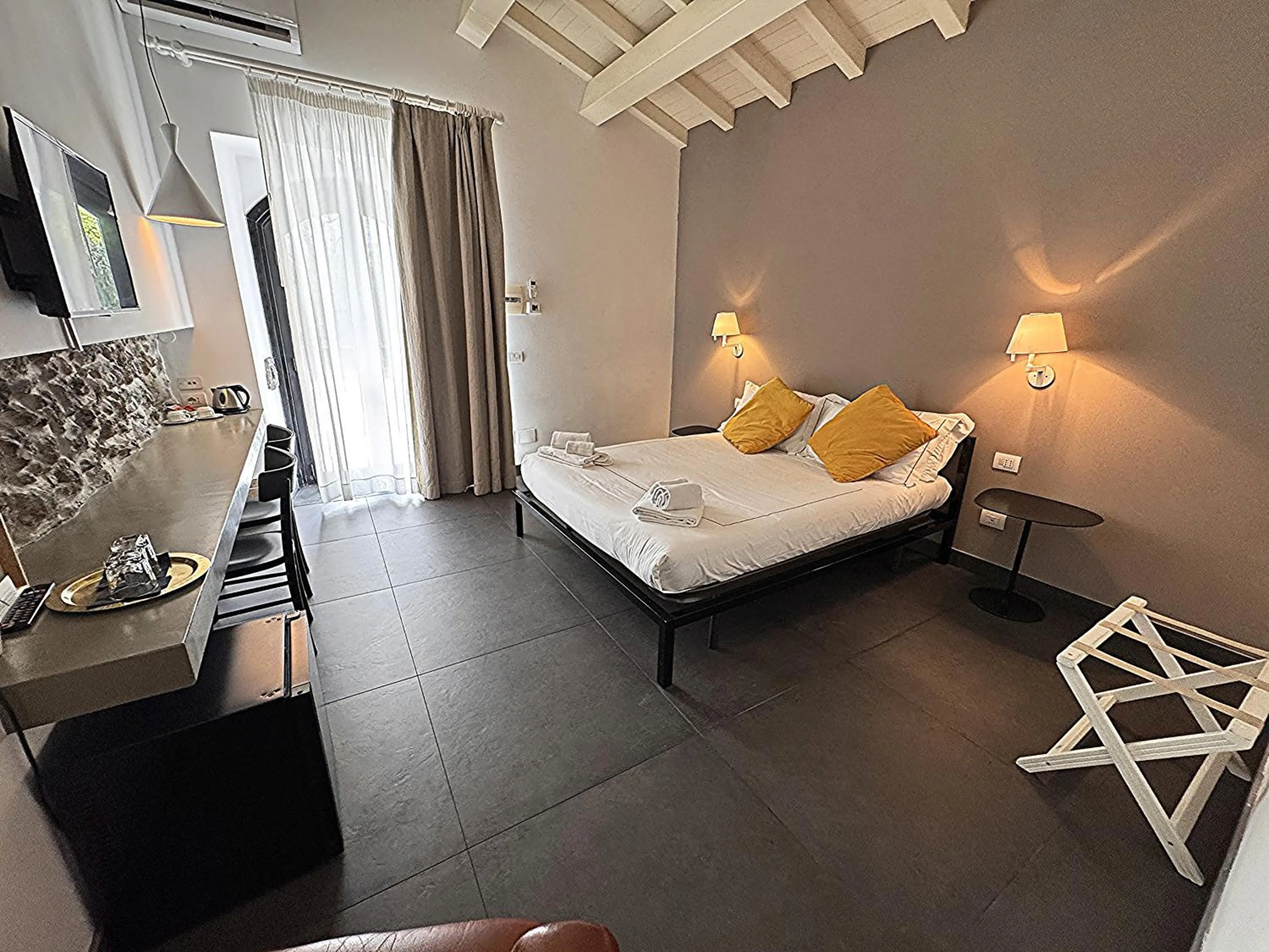 Bed in Talè Restaurant & Suite