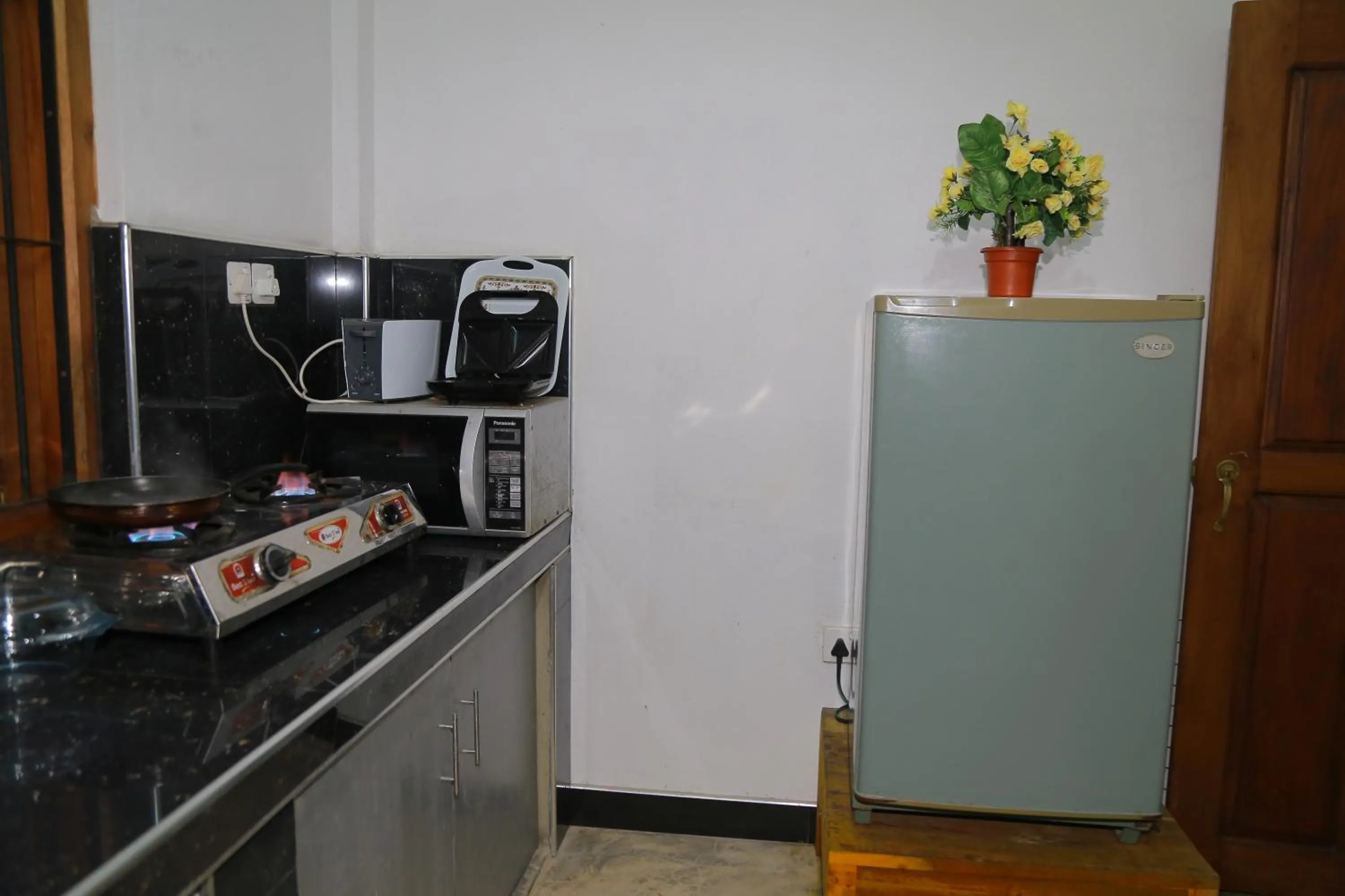 Kitchen or kitchenette in Eagle Homestay