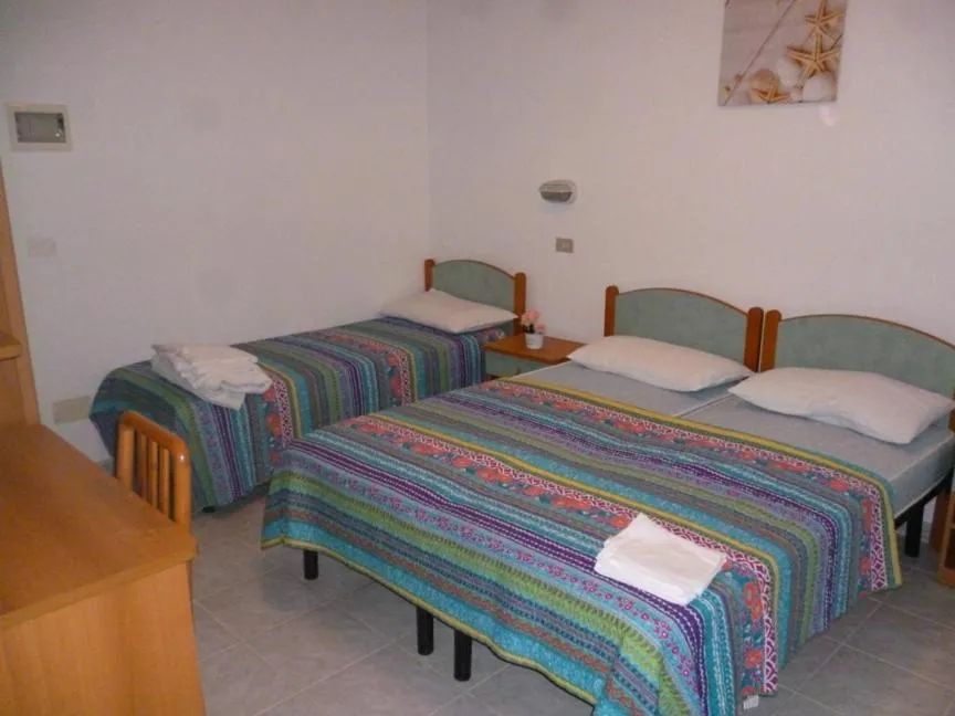 Photo of the whole room, Bed in Residence BluAdria