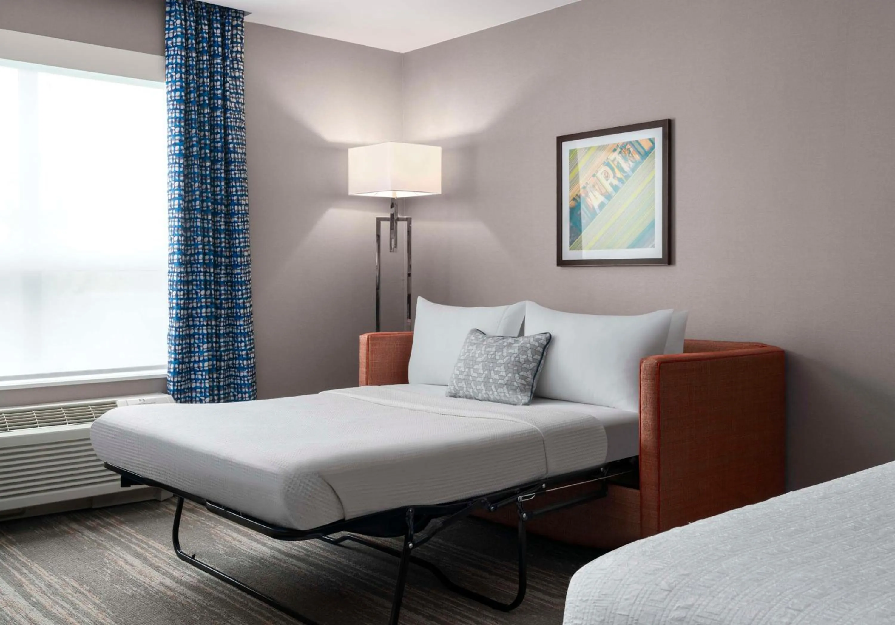 Living room, Bed in Hampton Inn & Suites-Worcester, MA