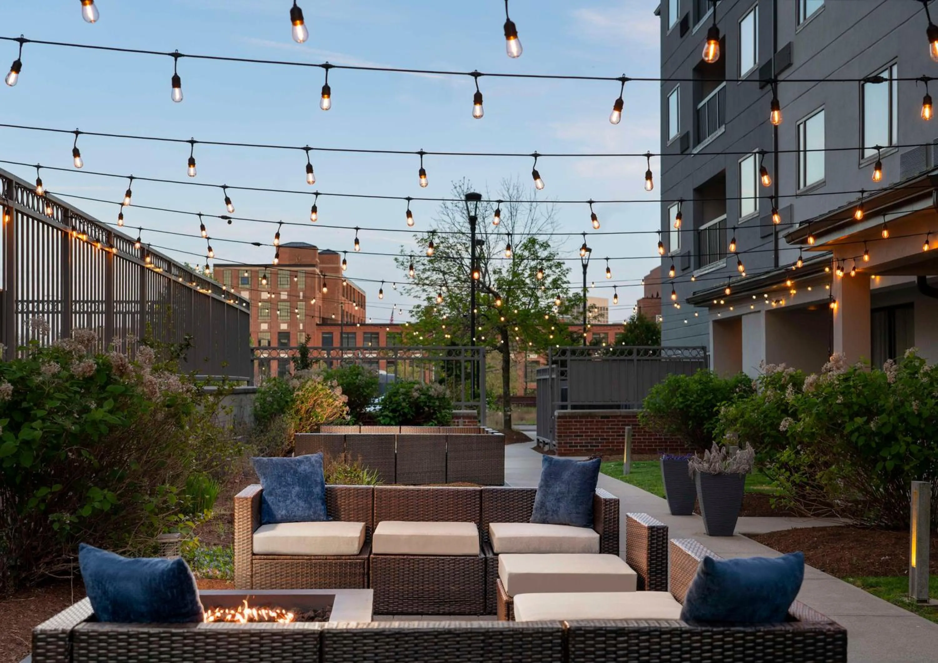 Patio in Hampton Inn & Suites-Worcester, MA