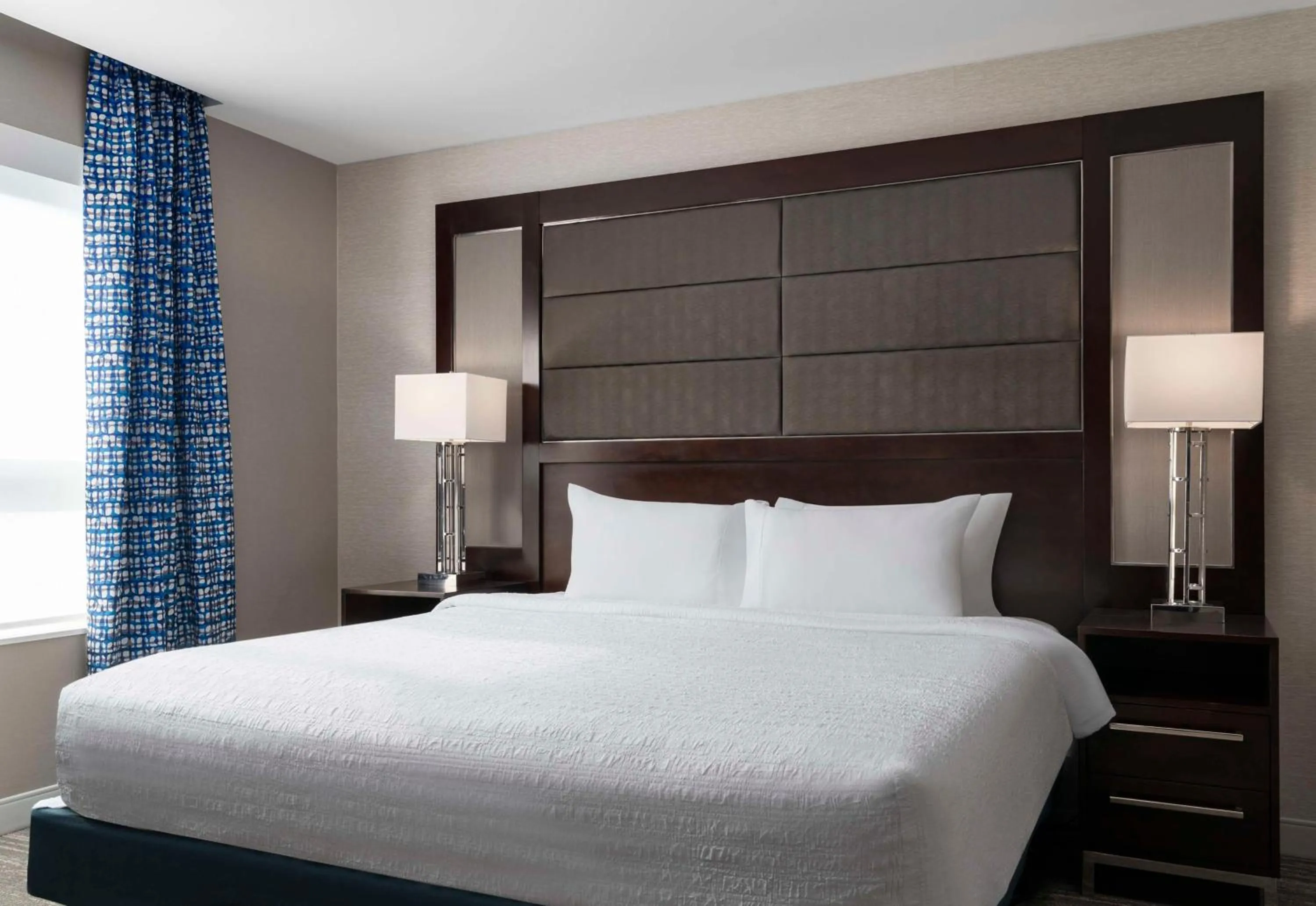 Bed in Hampton Inn & Suites-Worcester, MA