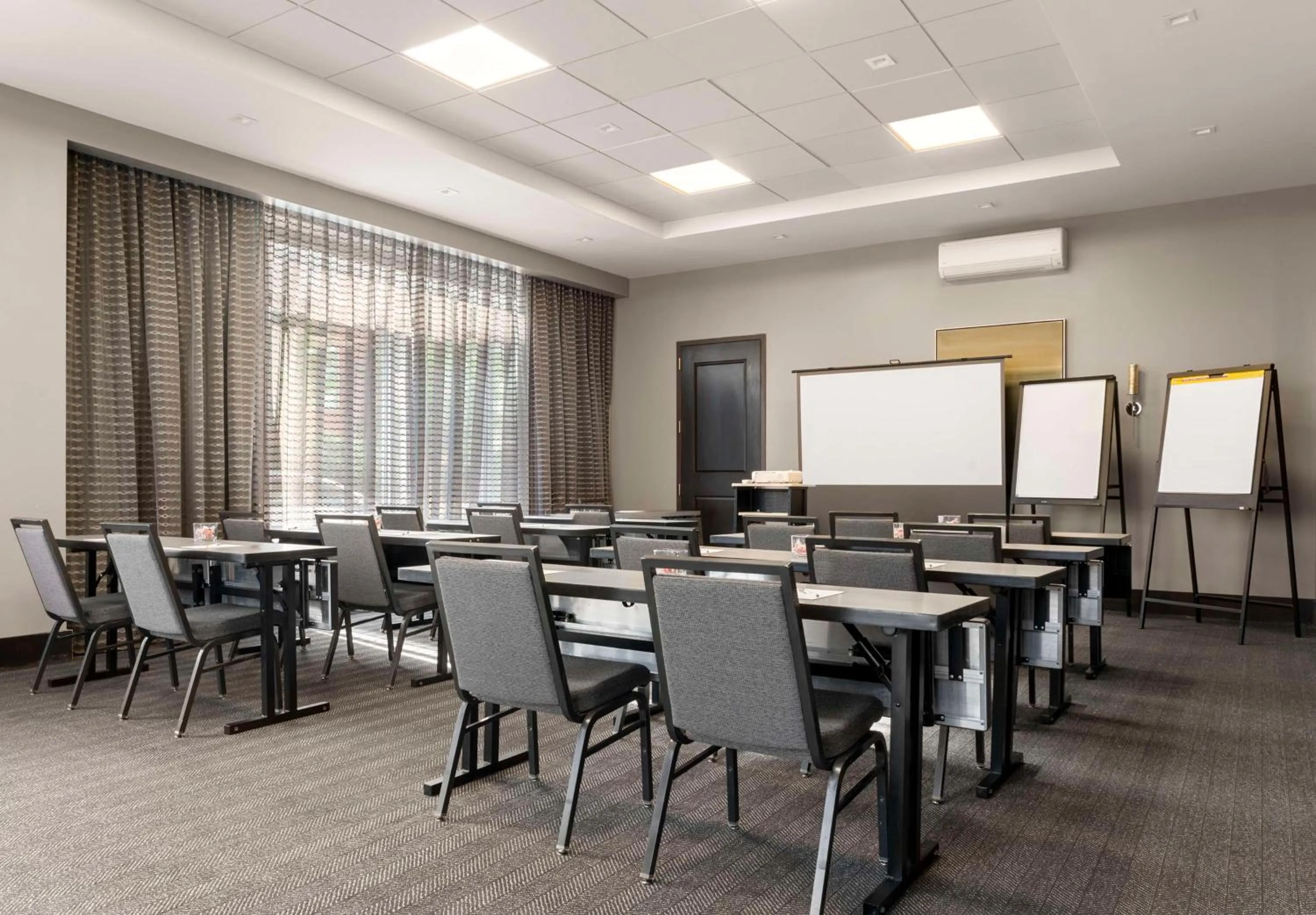 Meeting/conference room in Hampton Inn & Suites-Worcester, MA
