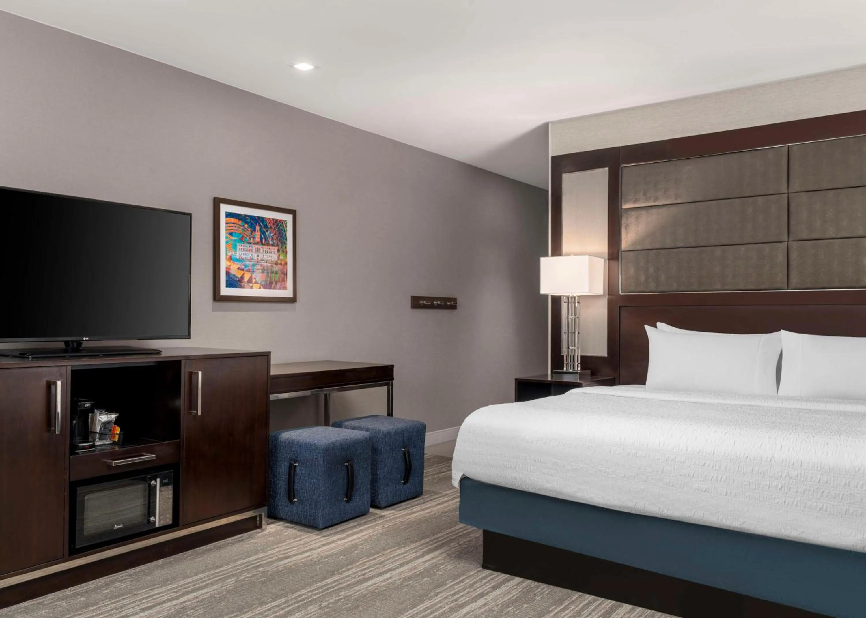 Bed in Hampton Inn & Suites-Worcester, MA