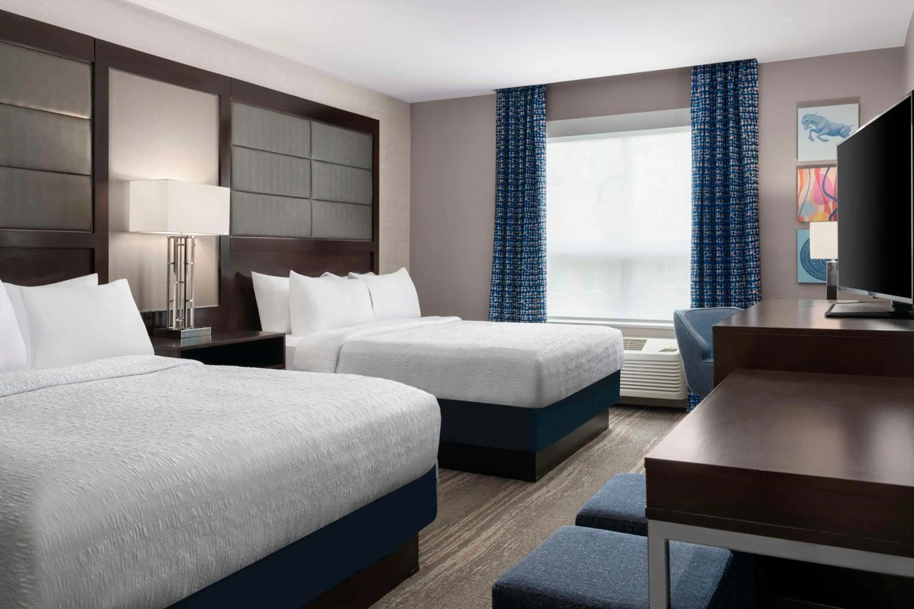 Bed in Hampton Inn & Suites-Worcester, MA