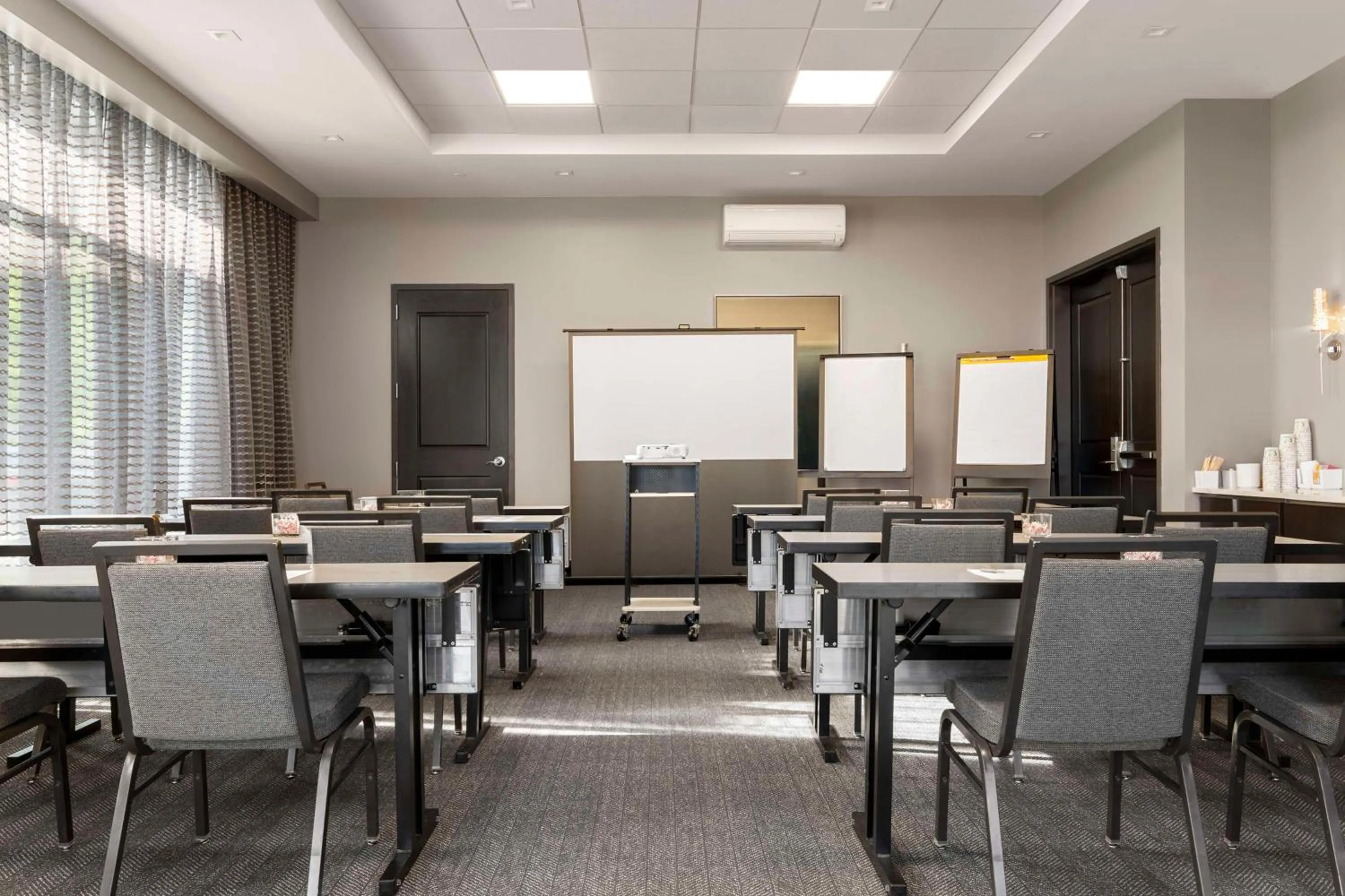 Meeting/conference room in Hampton Inn & Suites-Worcester, MA