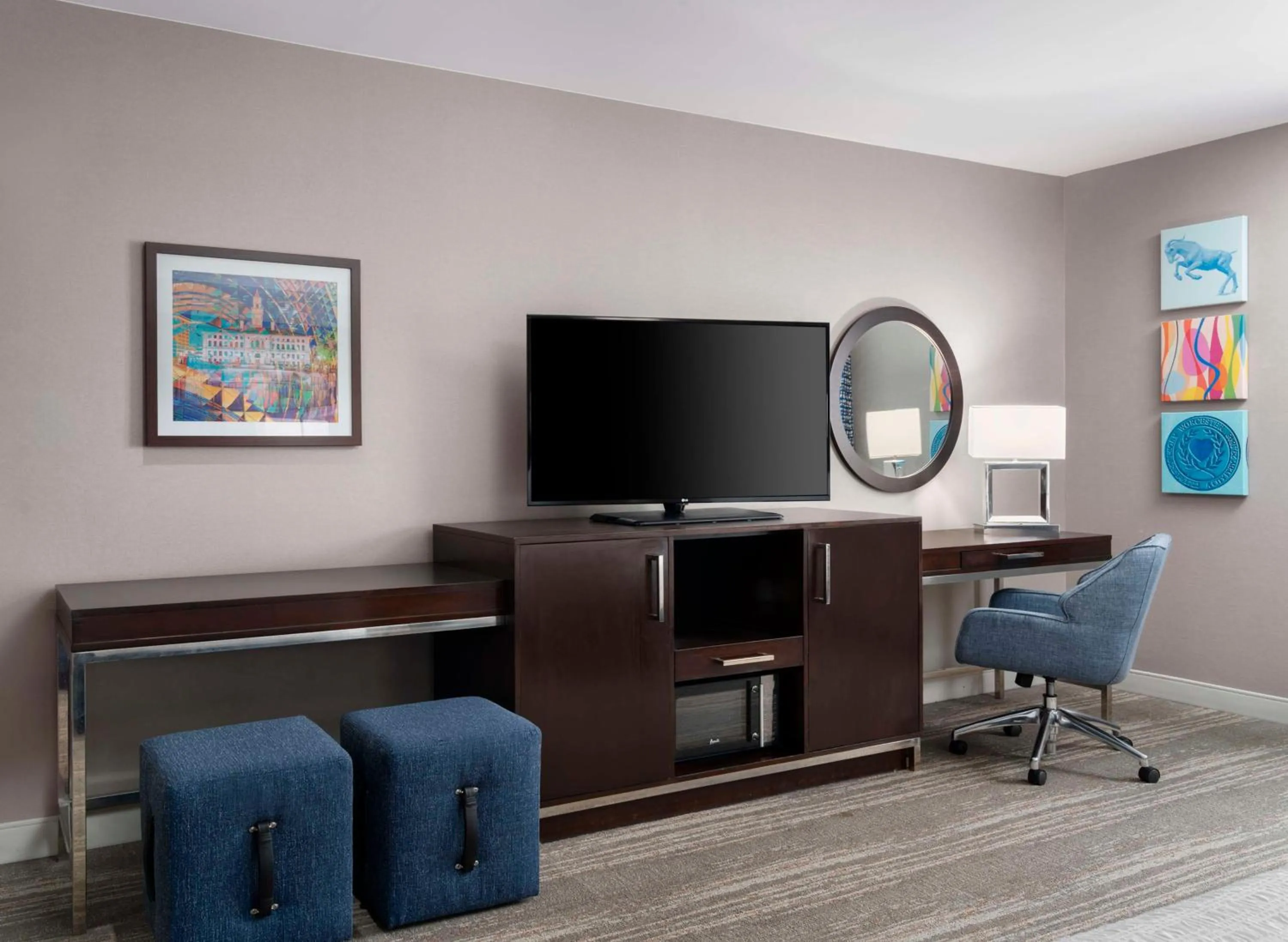 Bedroom in Hampton Inn & Suites-Worcester, MA