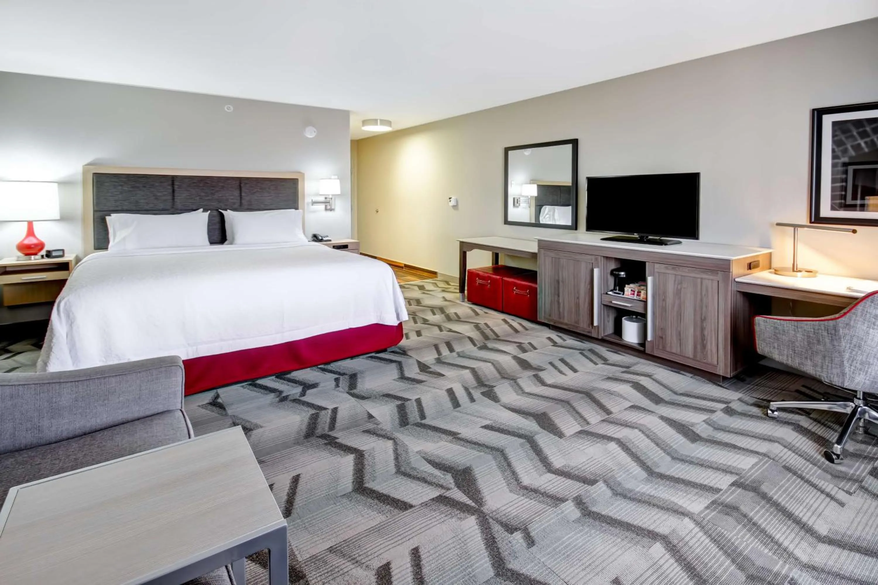 Bed in Hampton Inn & Suites - Medicine Hat
