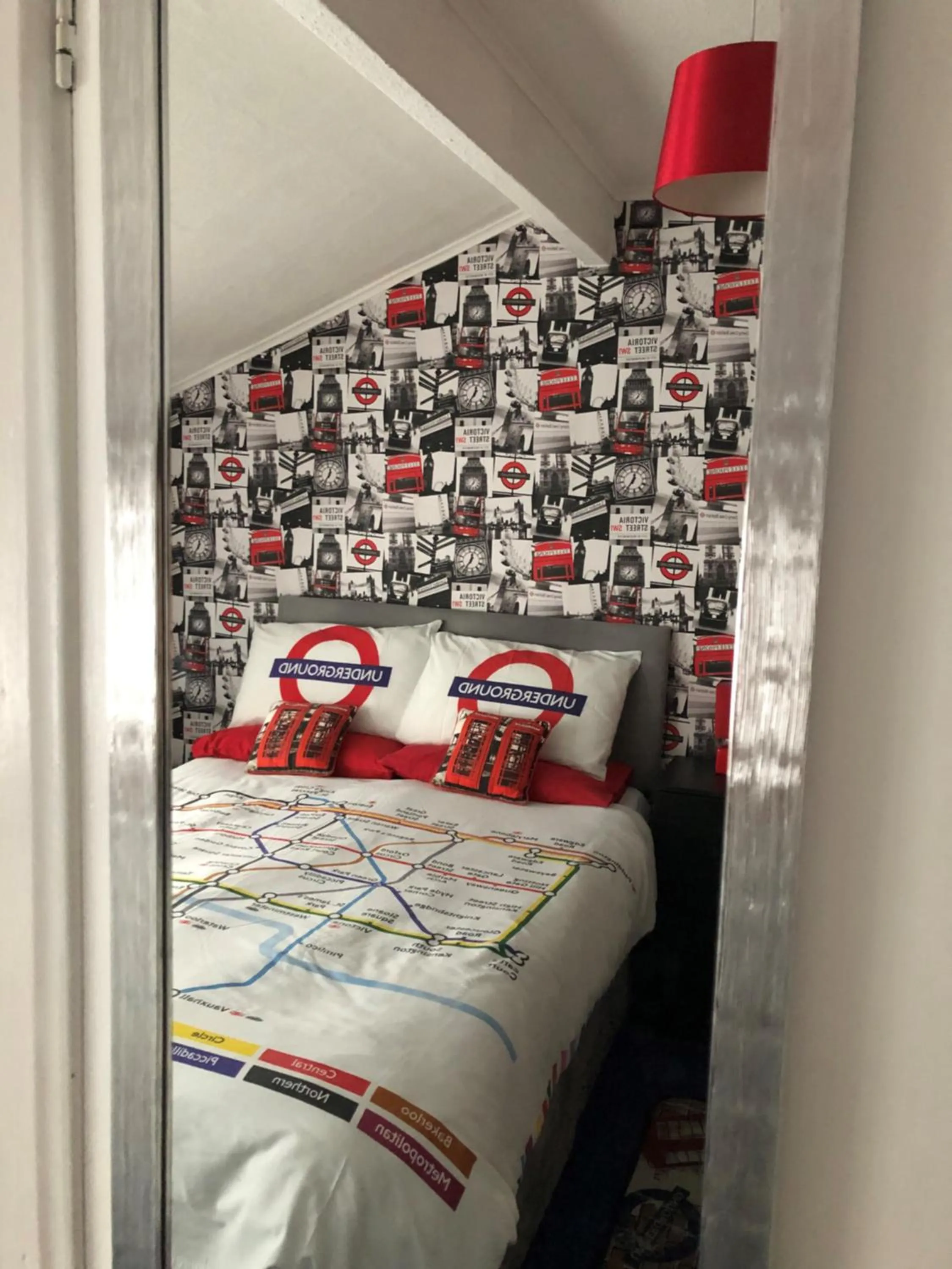 Decorative detail, Bed in The Franklyn Hotel B&B