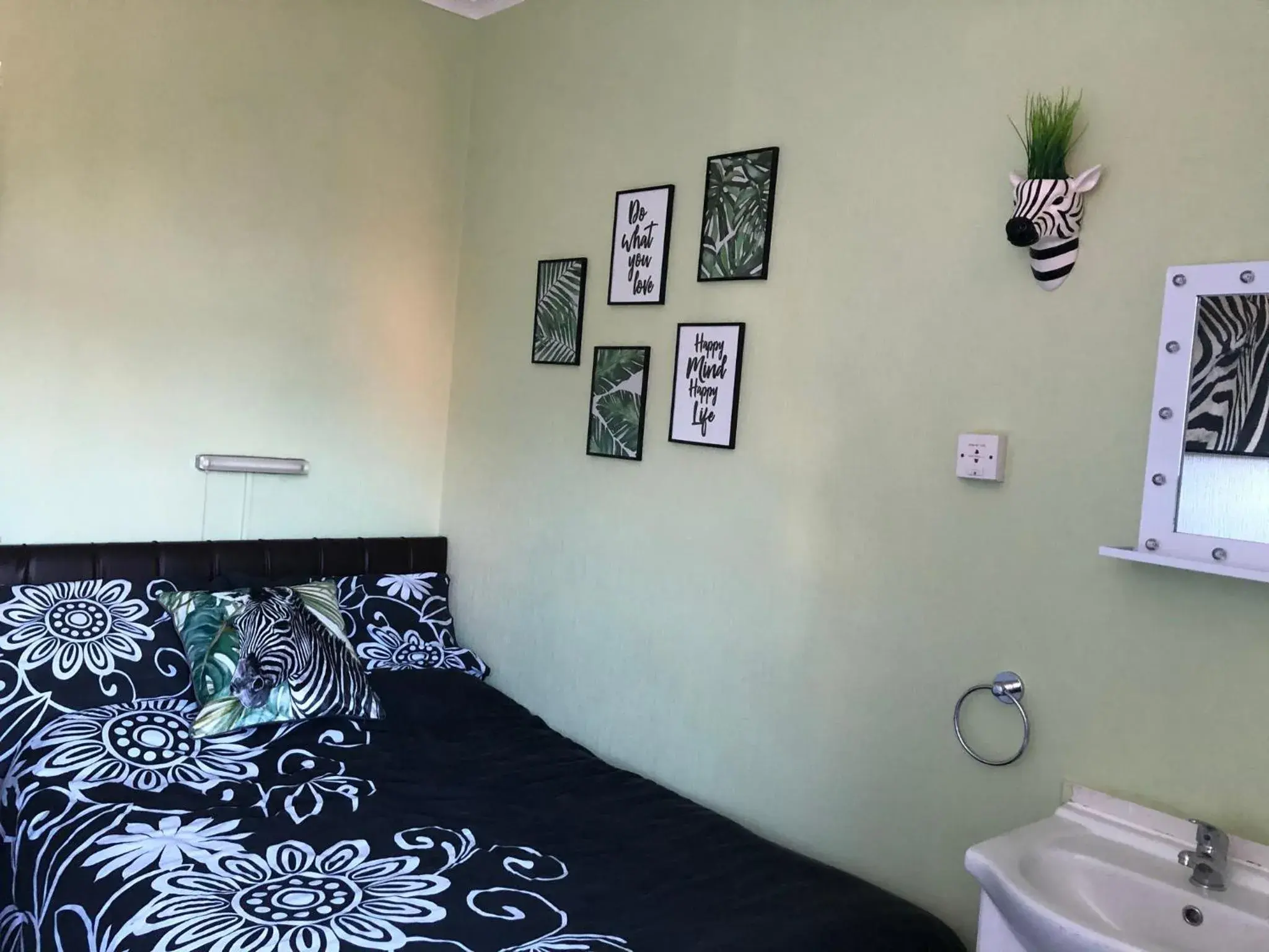 Double Room with Shared Bathroom in The Franklyn Hotel B&B Double Room with Shared Bathroom in The Franklyn Hotel B&B