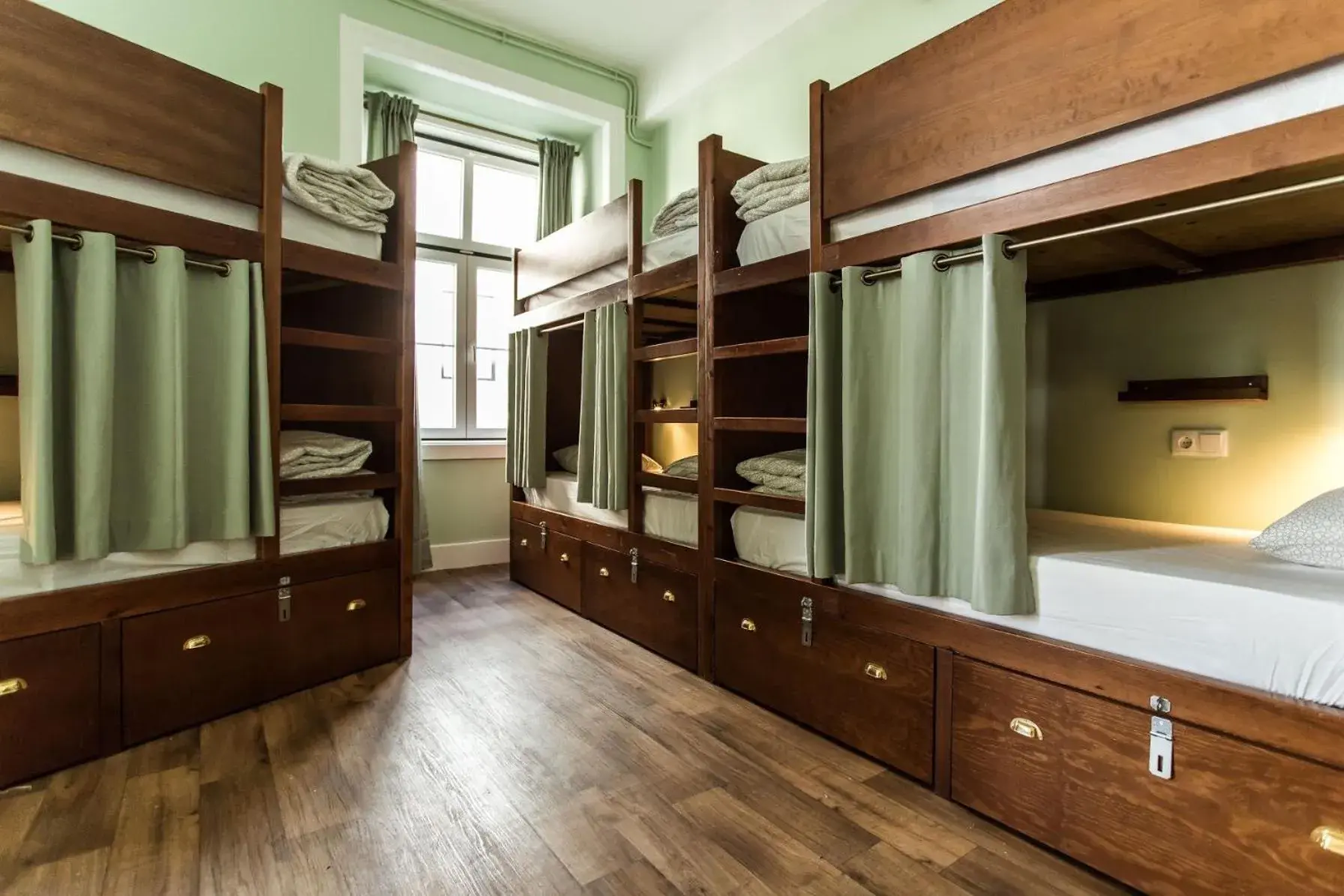 Bed in 6-Bed Female Dormitory Room in Home Lisbon Hostel Bed in 6-Bed Female Dormitory Room in Home Lisbon Hostel