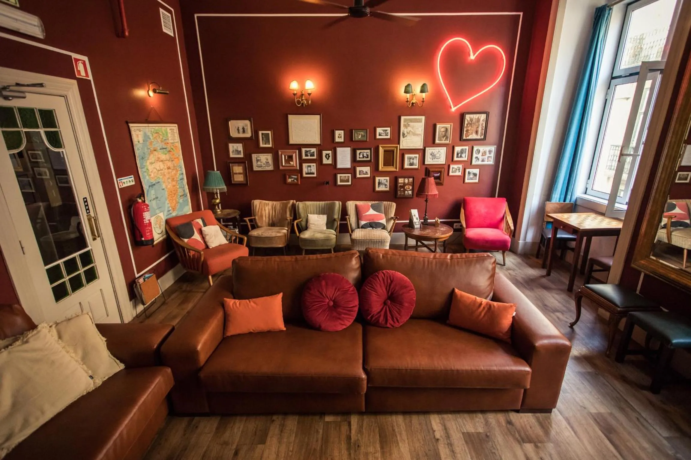 Living room in Home Lisbon Hostel