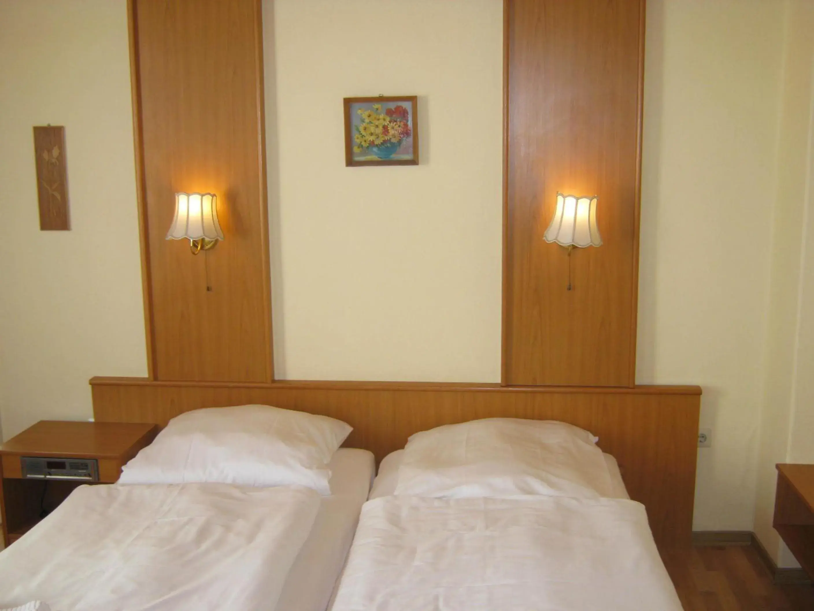 Triple Room with Private Bathroom in Landgasthof Schönecke Triple Room with Private Bathroom in Landgasthof Schönecke