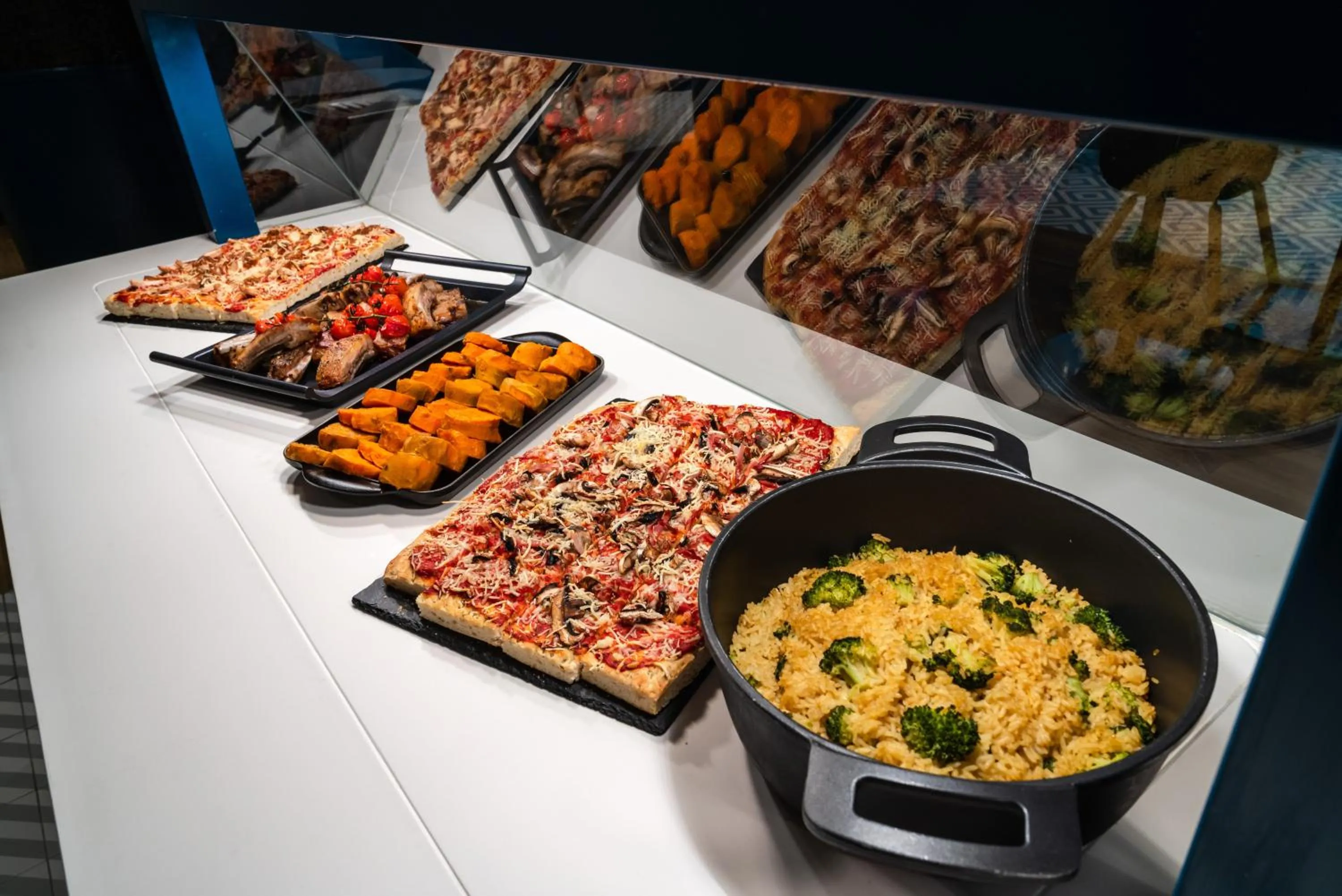 Restaurant/places to eat in Suites Plaza Hotel & Wellness