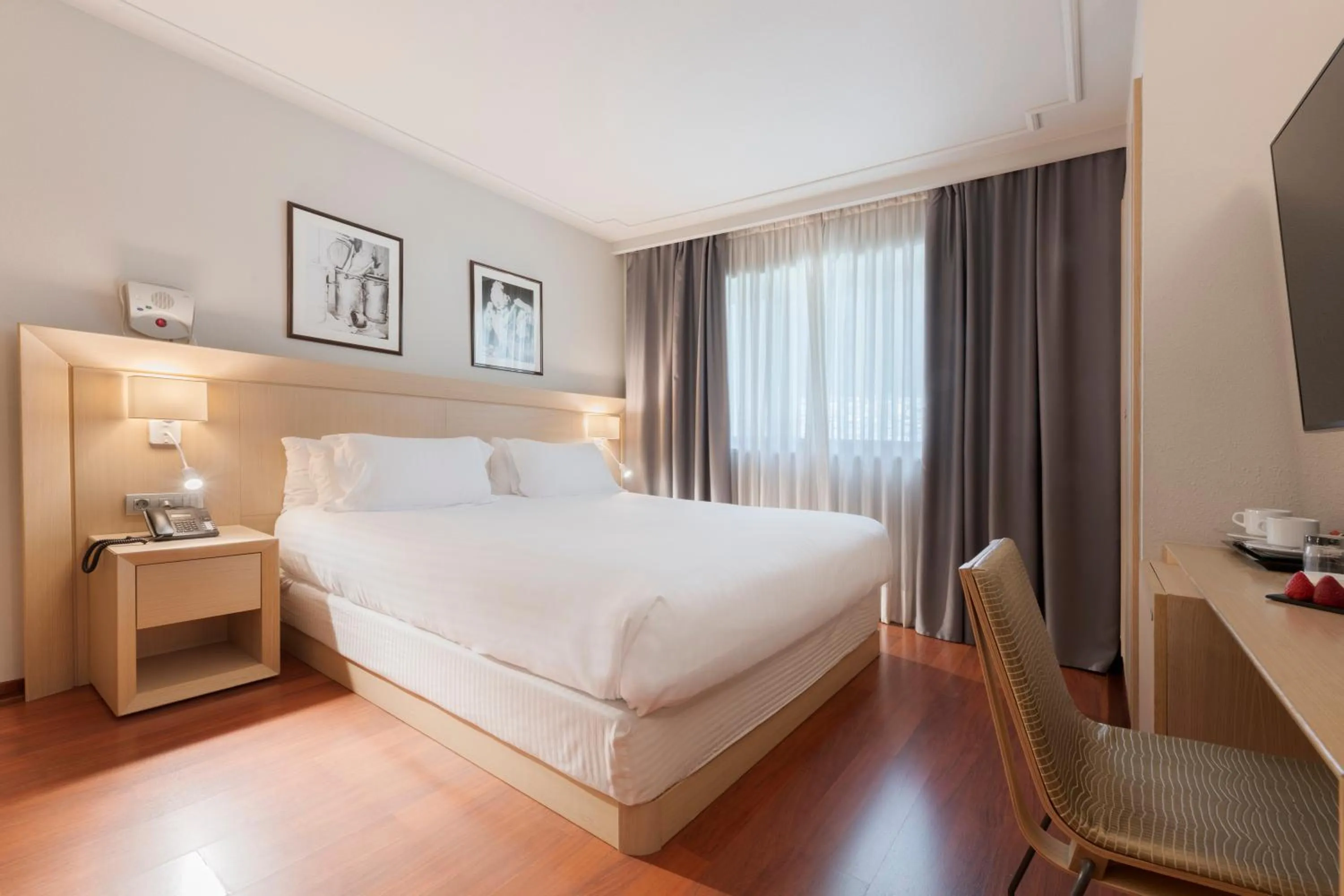 Bed in Suites Plaza Hotel & Wellness