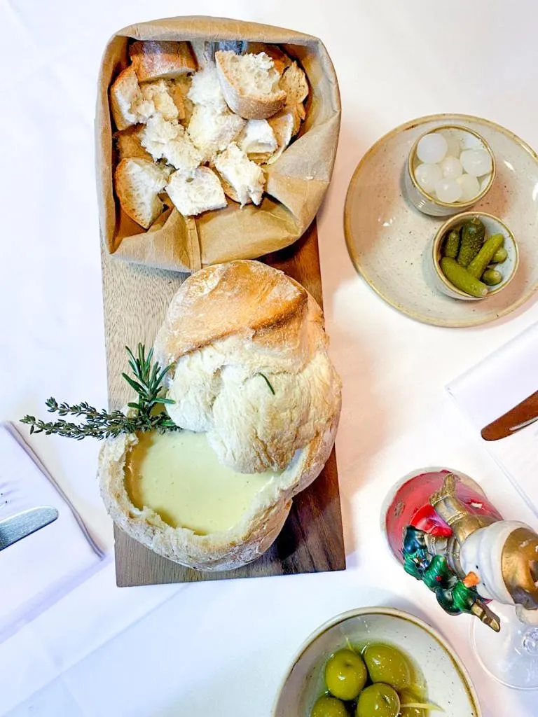 Restaurant/places to eat in Suites Plaza Hotel & Wellness