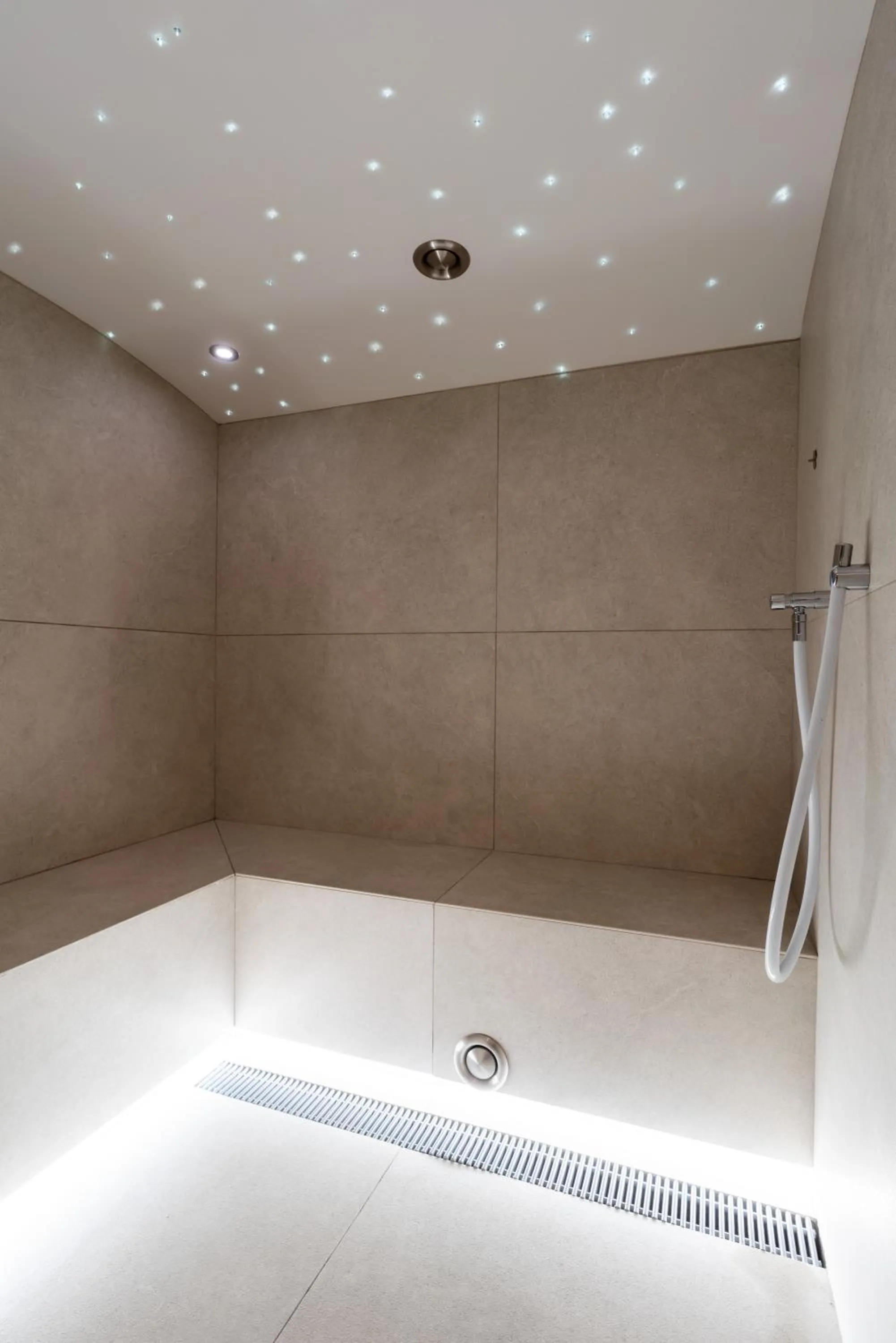 Spa and wellness centre/facilities in Suites Plaza Hotel & Wellness