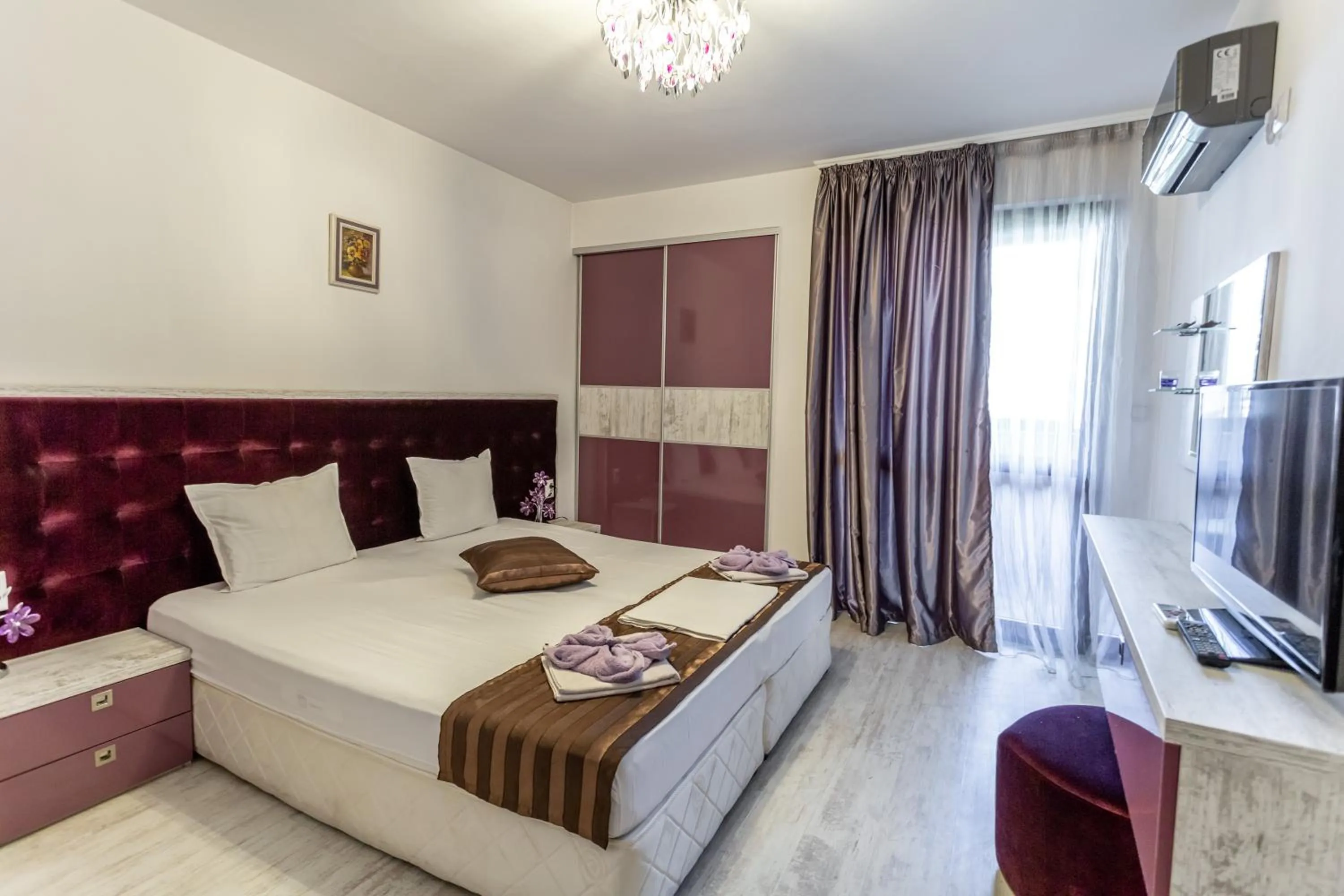 Bed in Lombardi Family Hotel