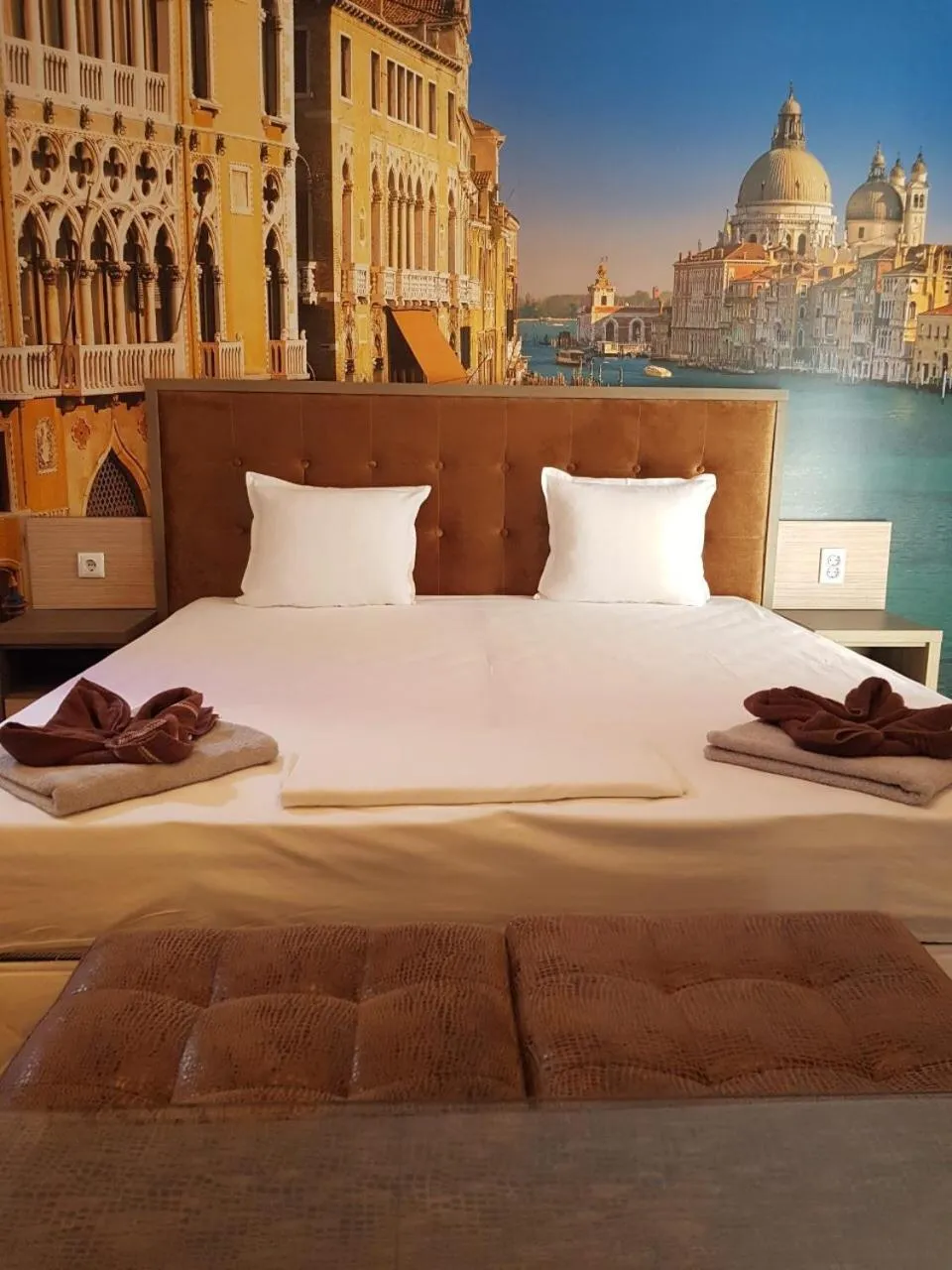 Bed in Lombardi Family Hotel