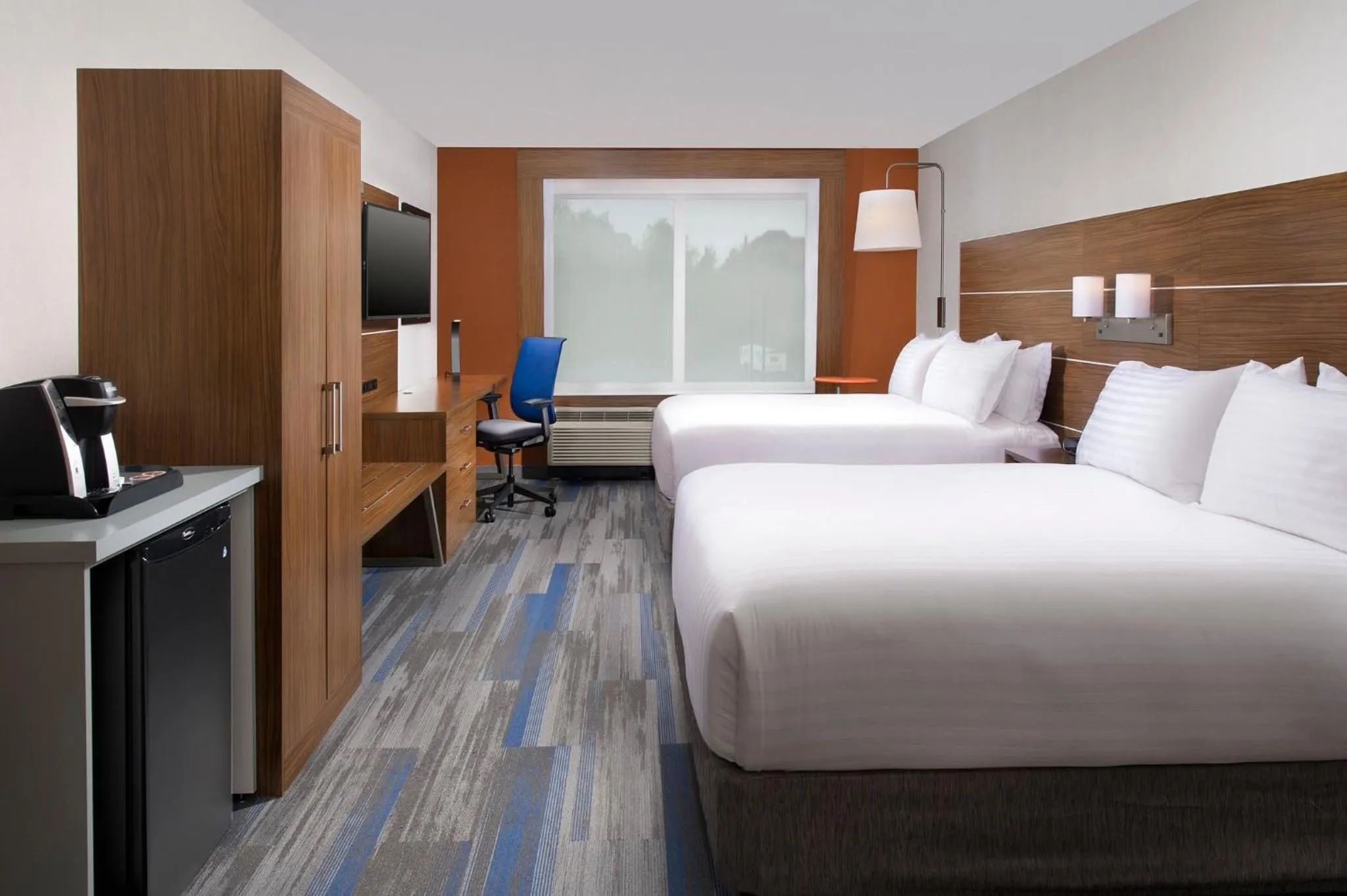 Photo of the whole room, Bed in Holiday Inn Express & Suites by IHG Altoona by IHG
