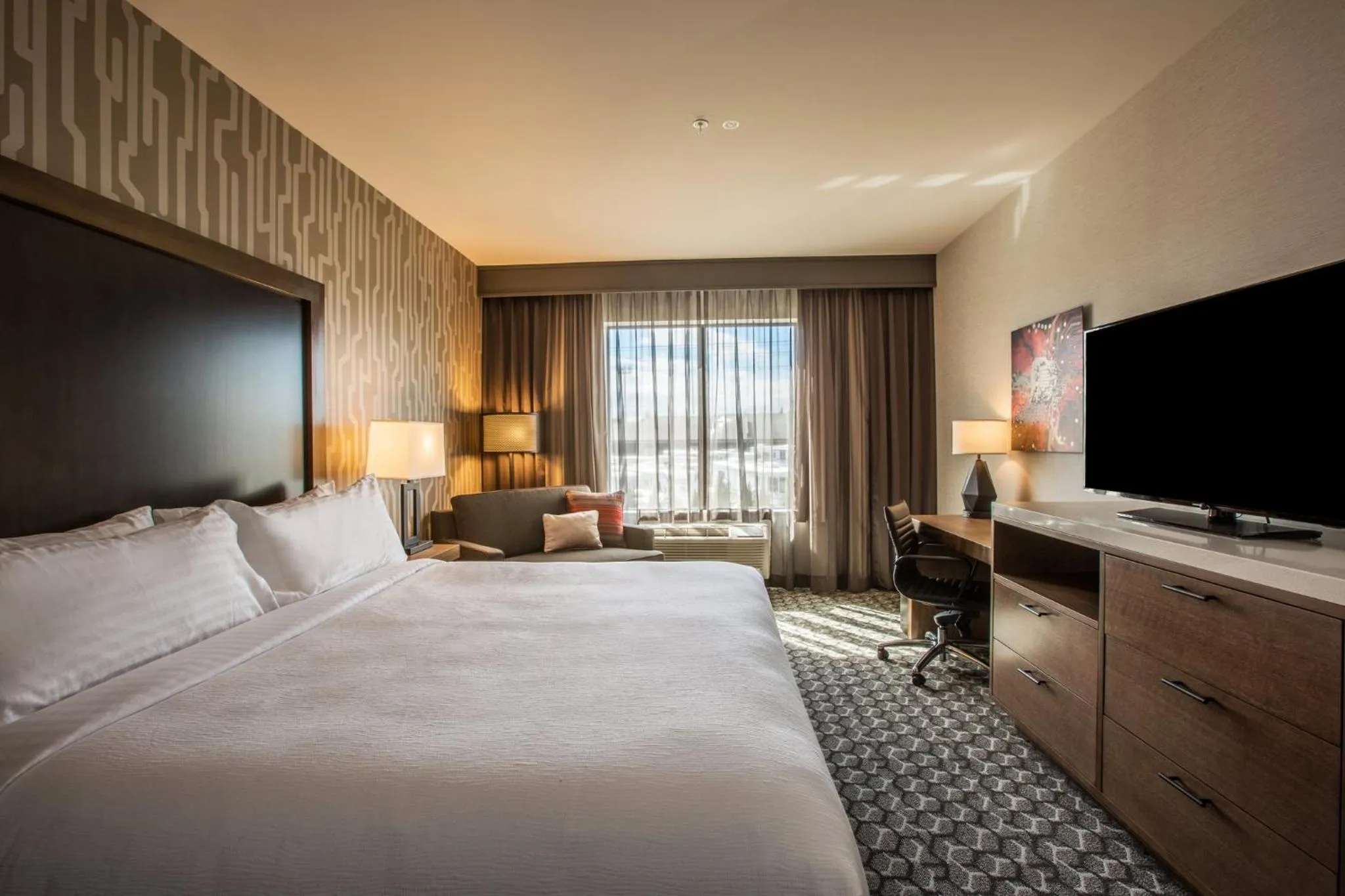 Photo of the whole room, Bed in Holiday Inn Portland West - Hillsboro by IHG