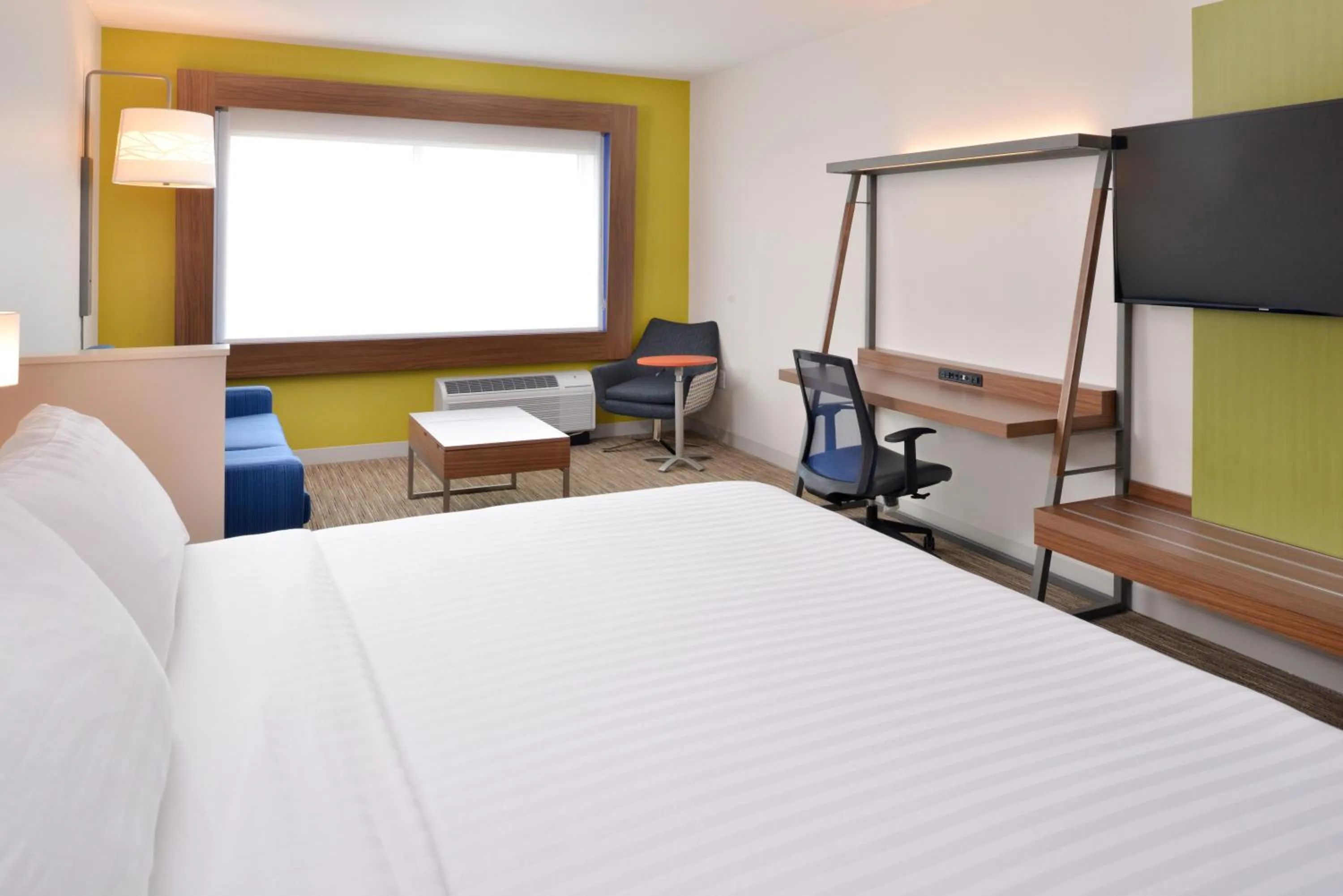 Photo of the whole room, Bed in Holiday Inn Express & Suites Madison by IHG