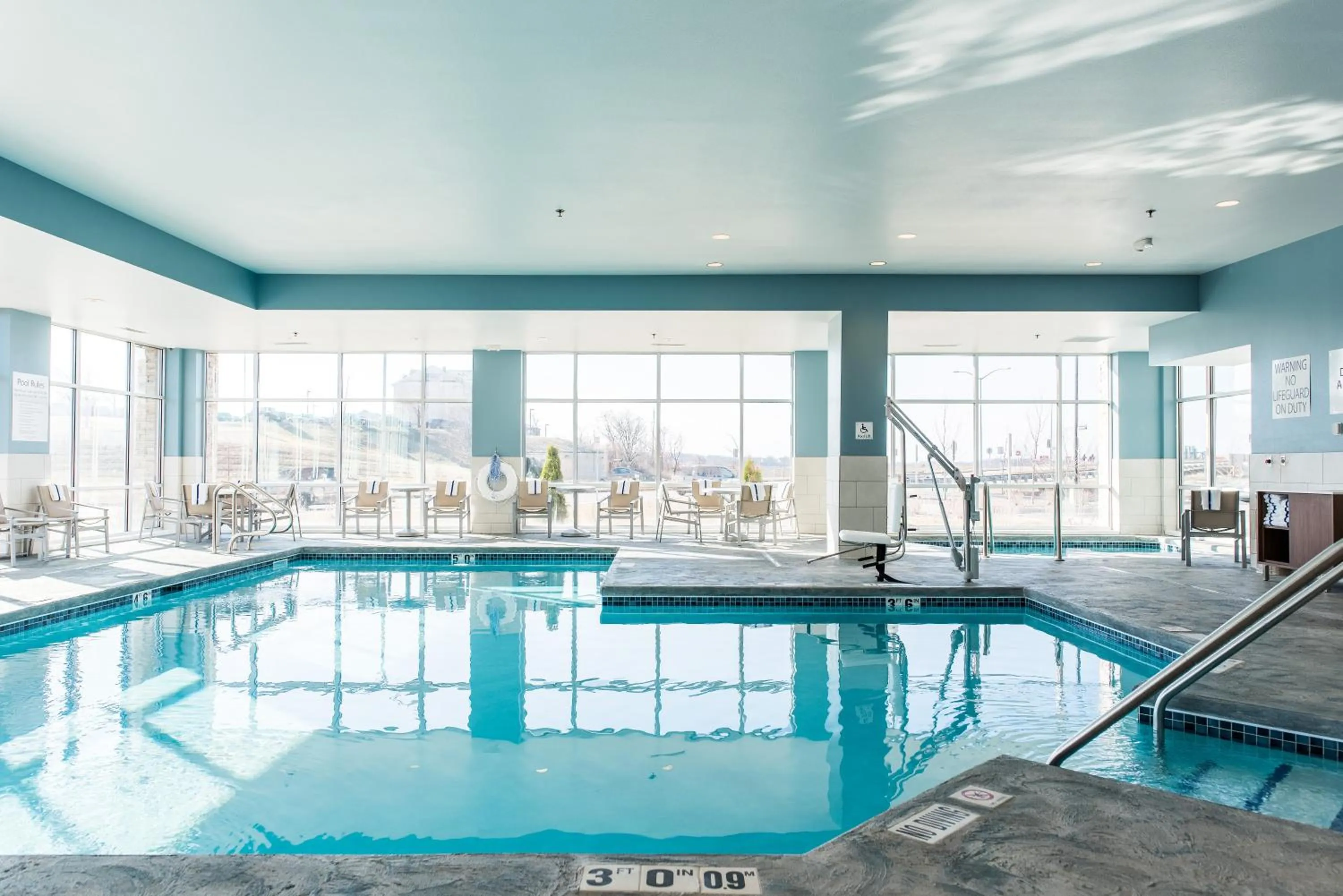 Swimming pool in Holiday Inn Express & Suites Madison by IHG