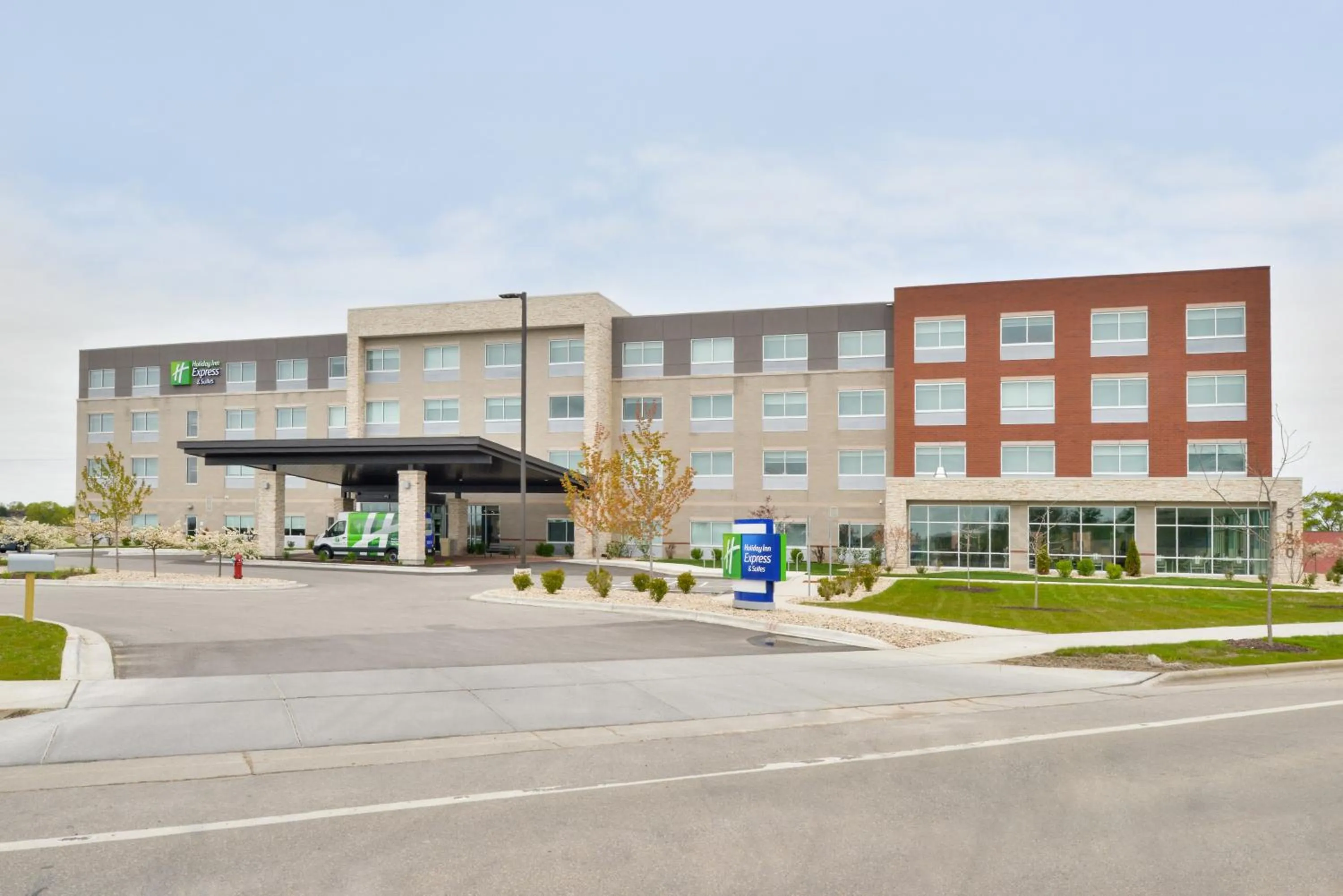 Property building in Holiday Inn Express & Suites Madison by IHG