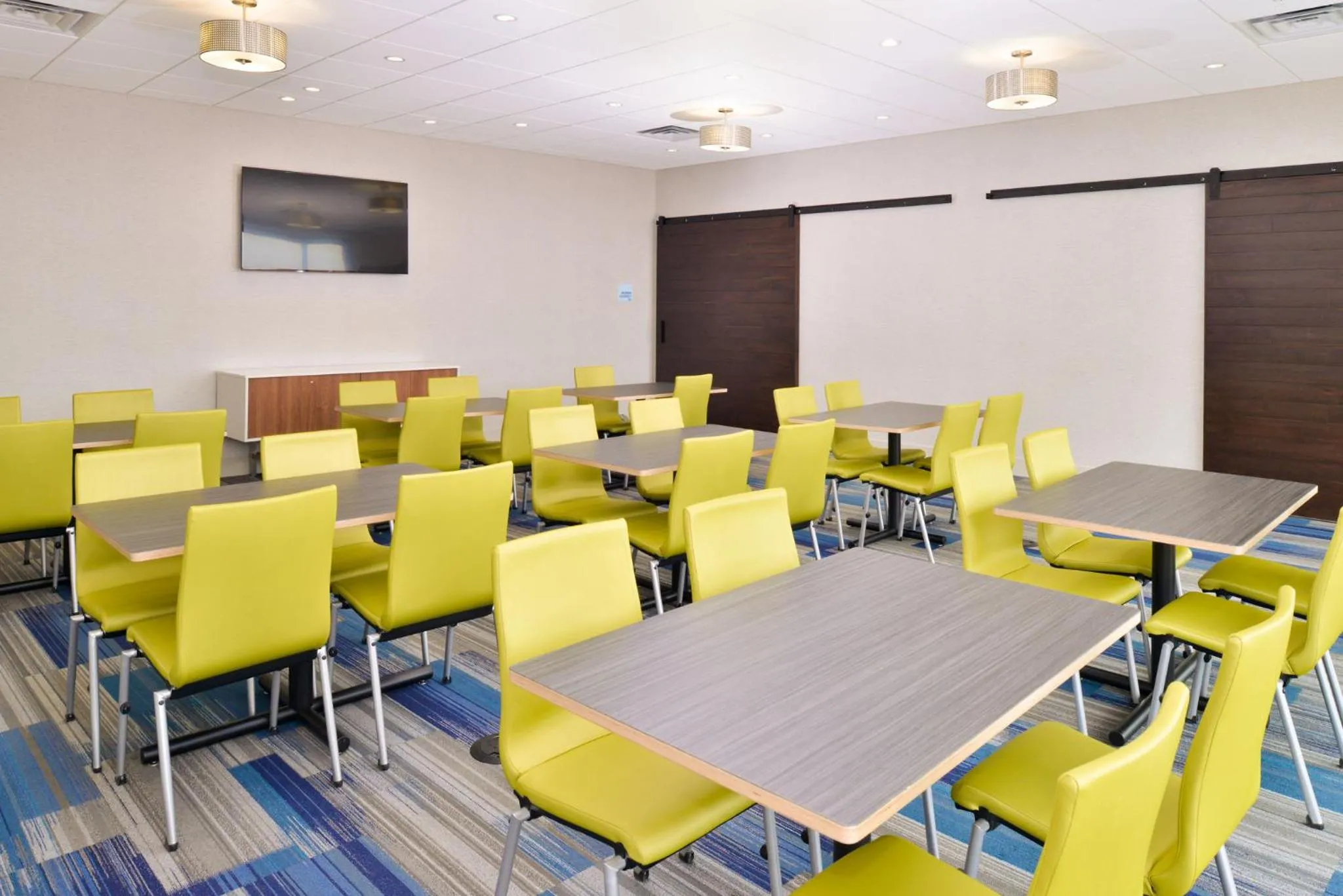 Meeting/conference room in Holiday Inn Express & Suites Madison by IHG