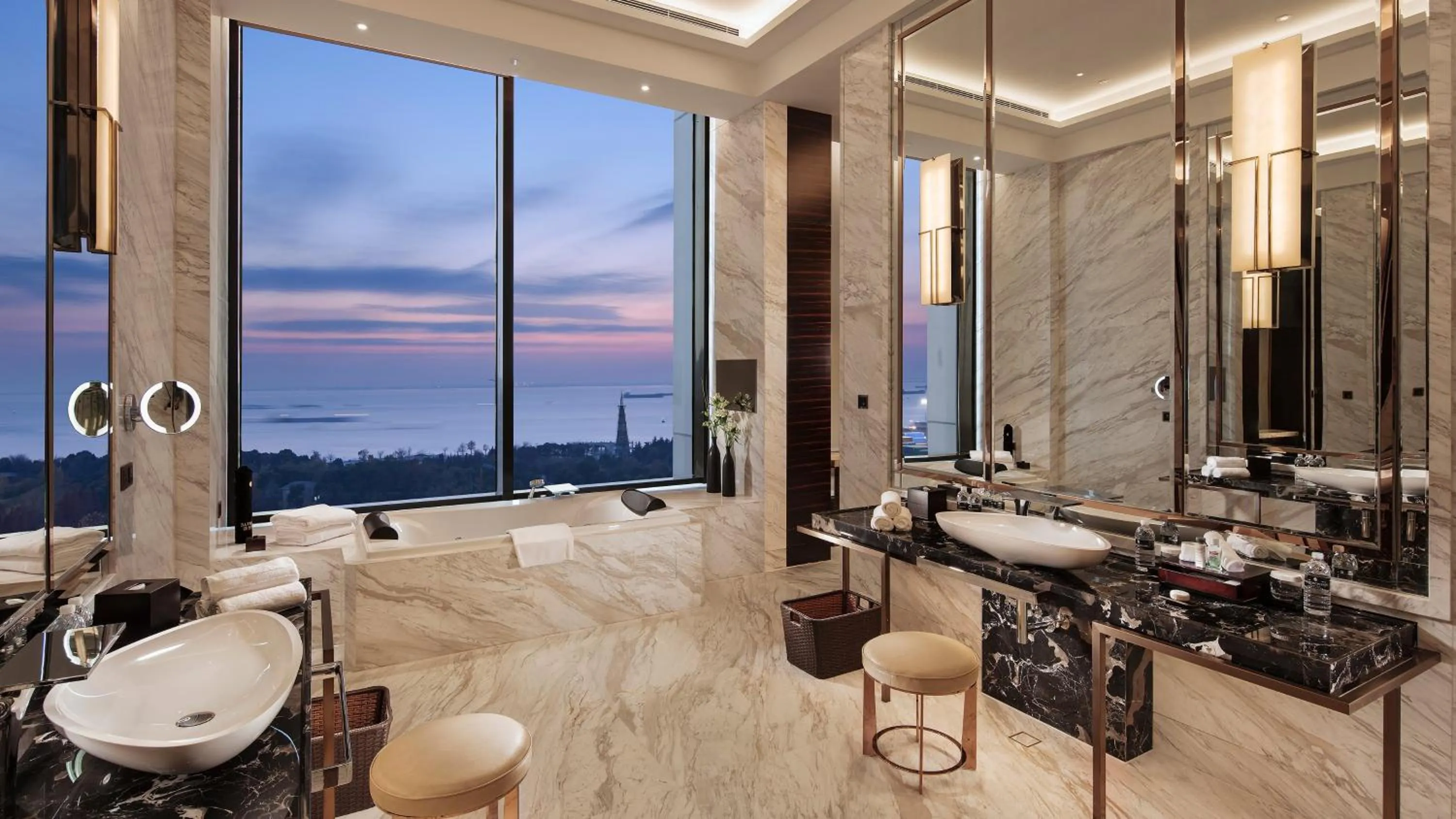 Photo of the whole room in InterContinental Nantong by IHG-Best view of yangtze