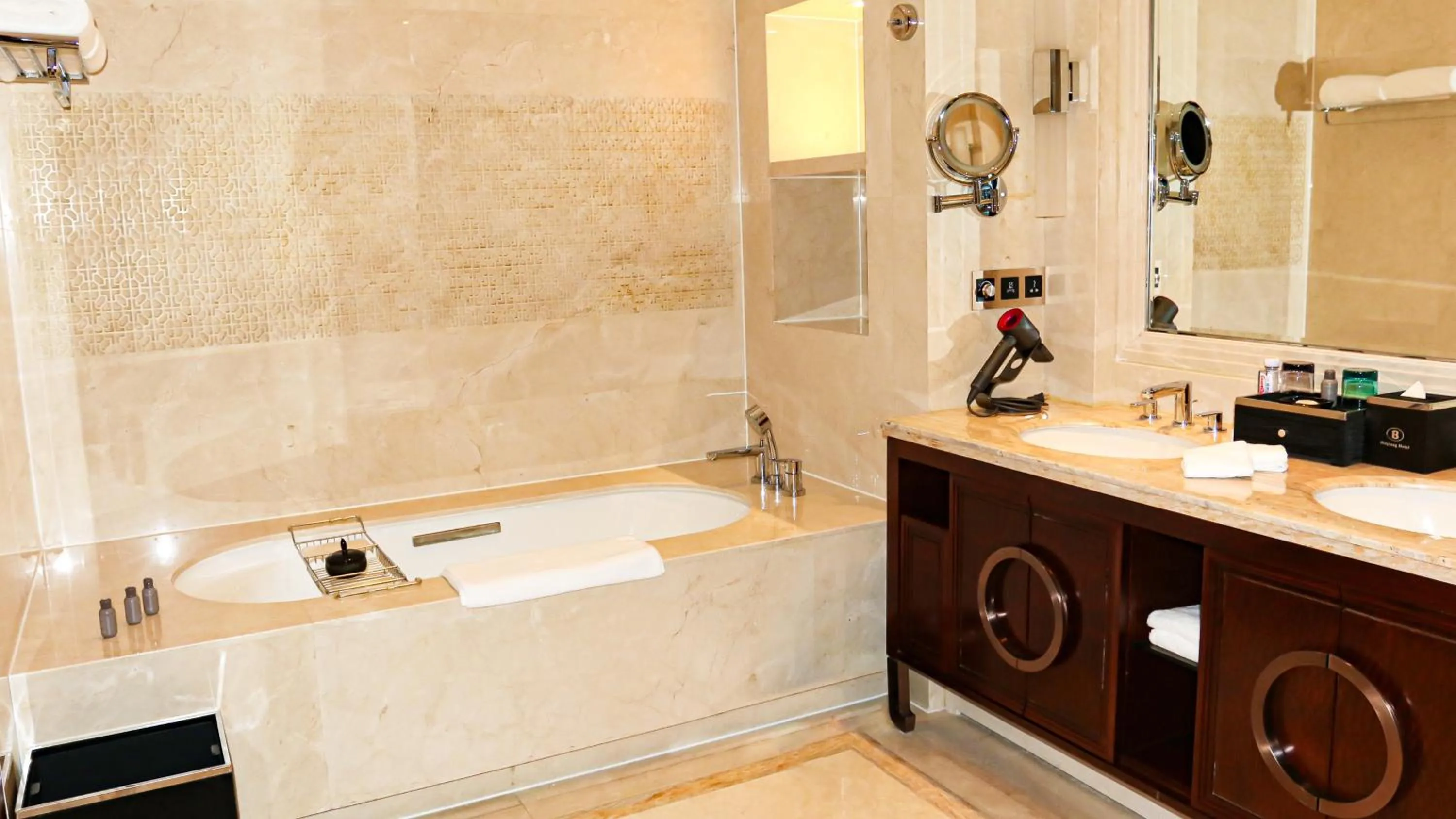 Photo of the whole room in InterContinental Nantong by IHG-Best view of yangtze