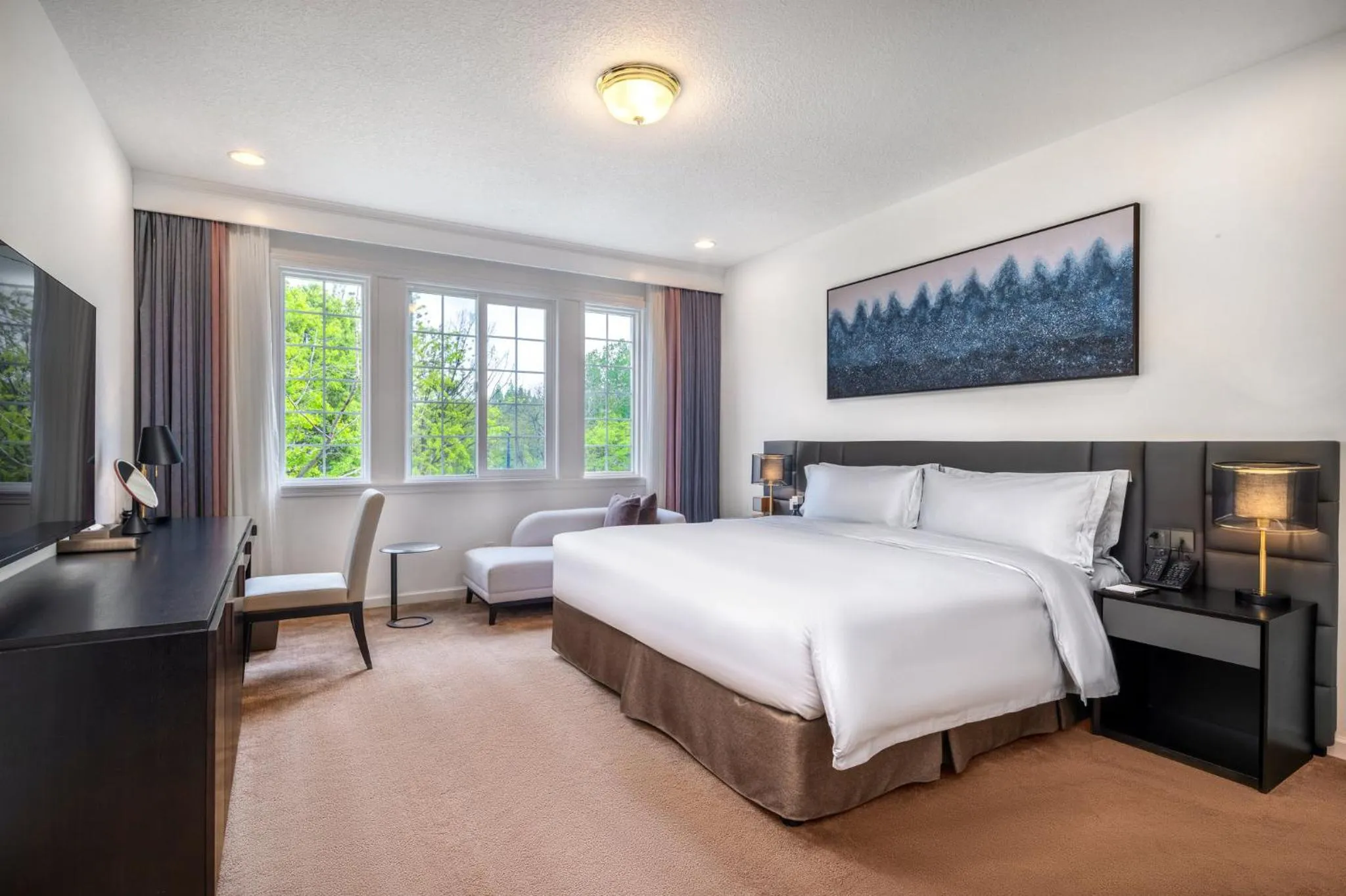 Photo of the whole room, Bed in InterContinental Nantong by IHG-Best view of yangtze