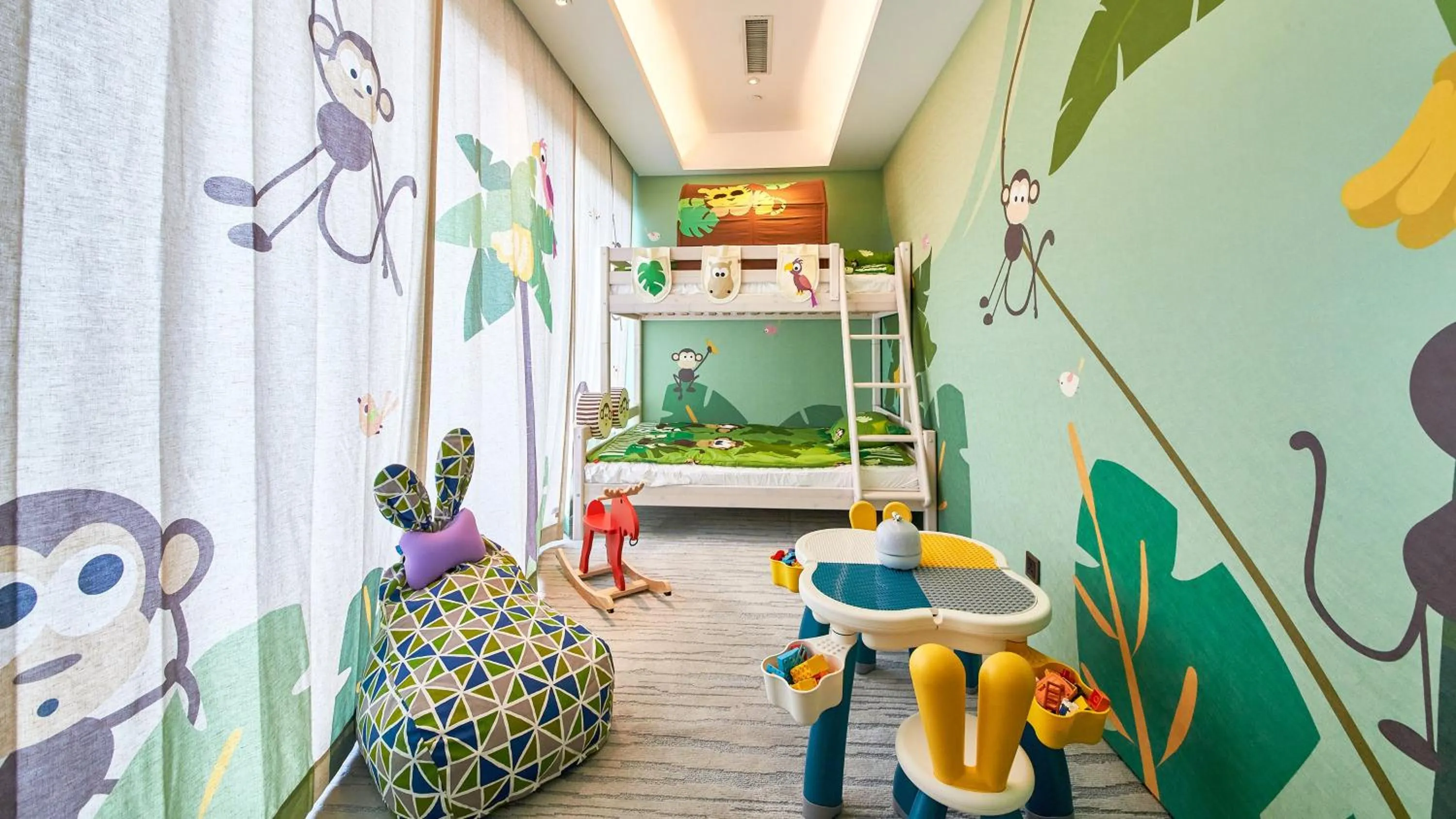 Photo of the whole room, Bed in InterContinental Nantong by IHG-Best view of yangtze