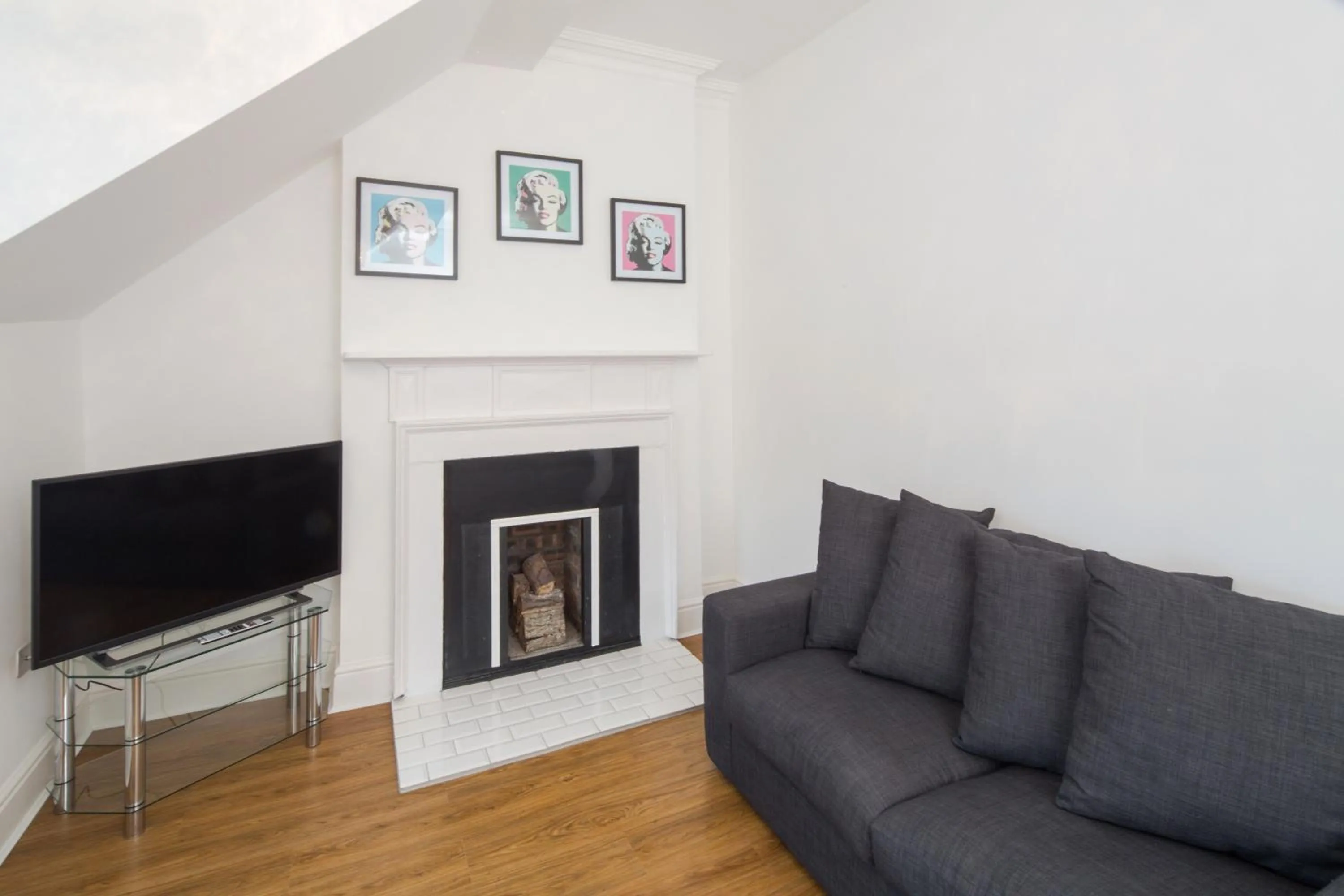 TV and multimedia in Edinburgh Castle Apartments