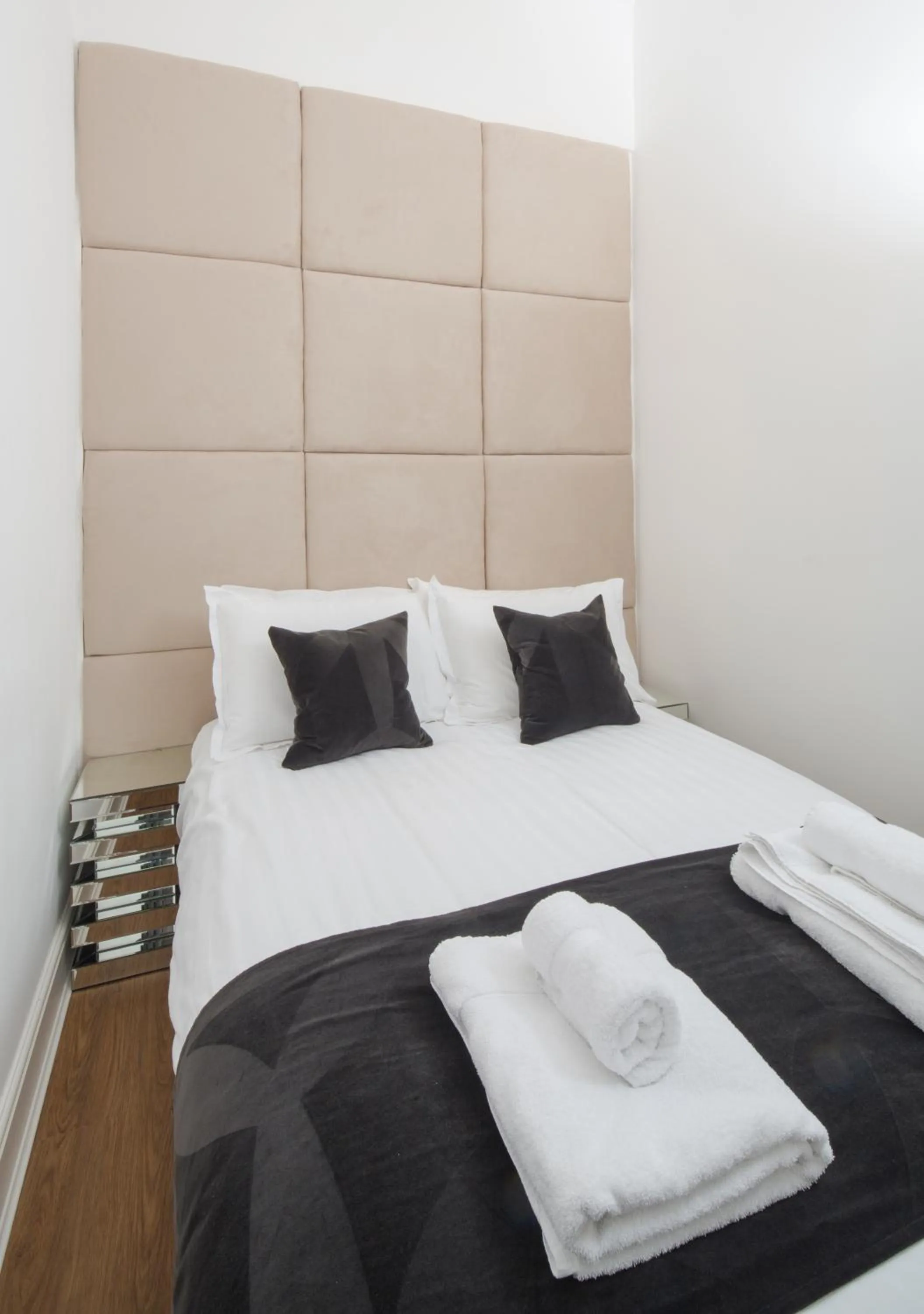 Bed in Edinburgh Castle Apartments