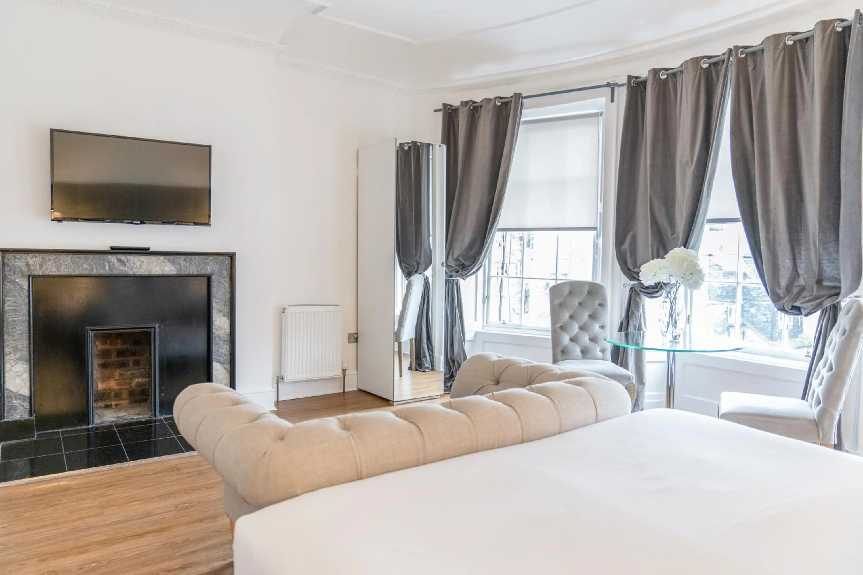 Bed in Edinburgh Castle Apartments